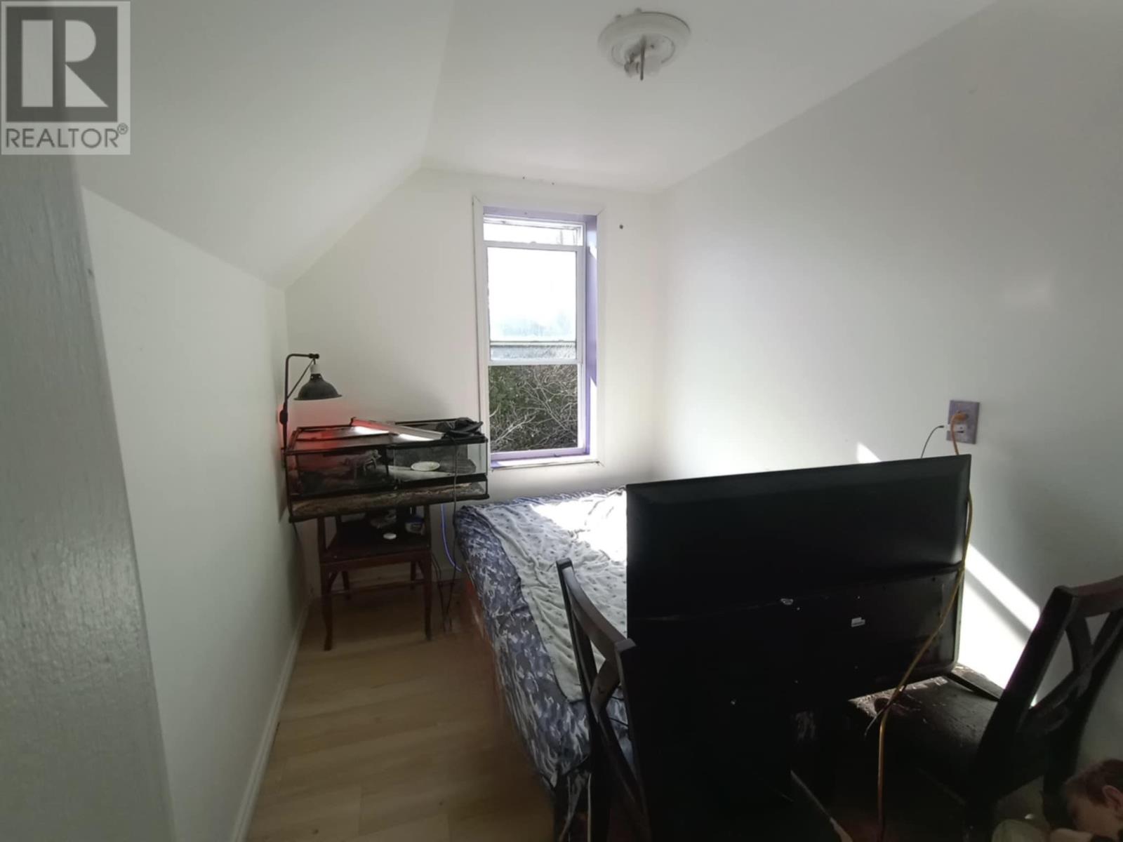 32 Martin AVE - 12