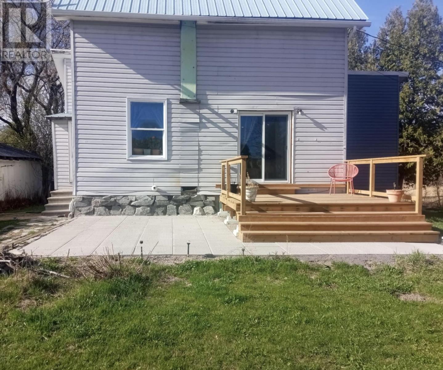 32 Martin AVE - 2