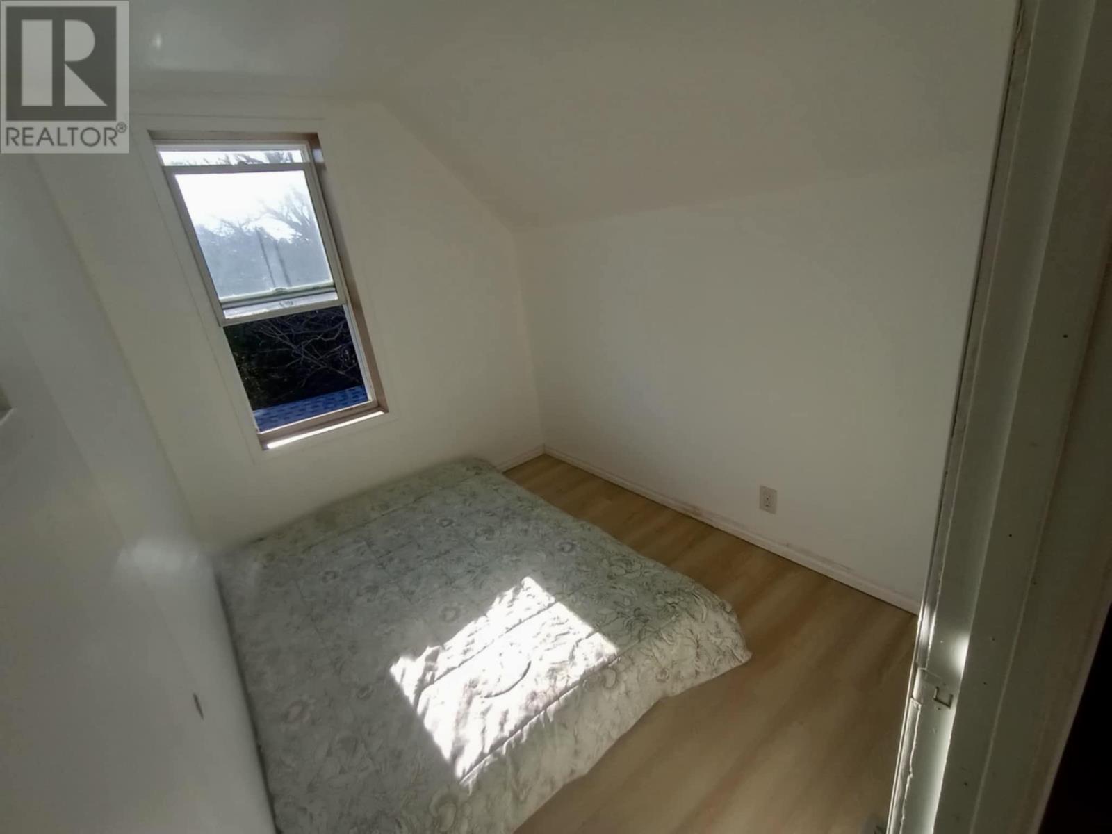 32 Martin AVE - 11