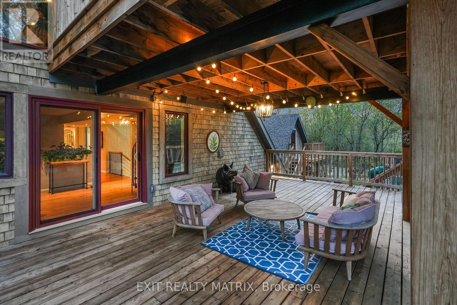 2nd level of 3-tier deck/patio