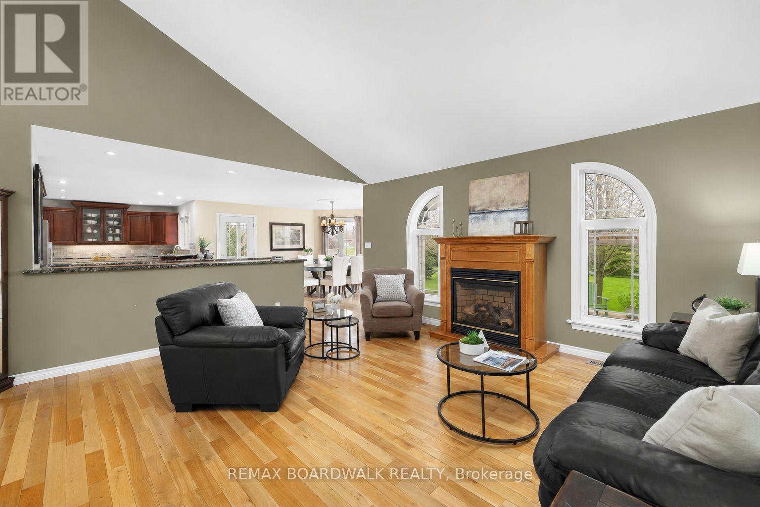 127 MACPHERSON WAY - 10