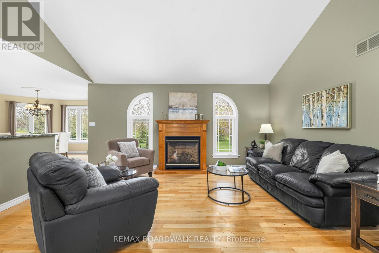 127 MACPHERSON WAY - 11