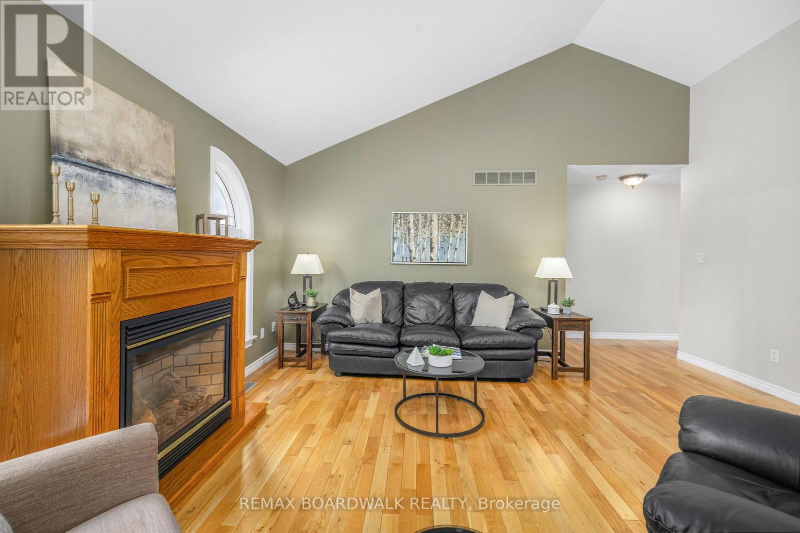 127 MACPHERSON WAY - 12
