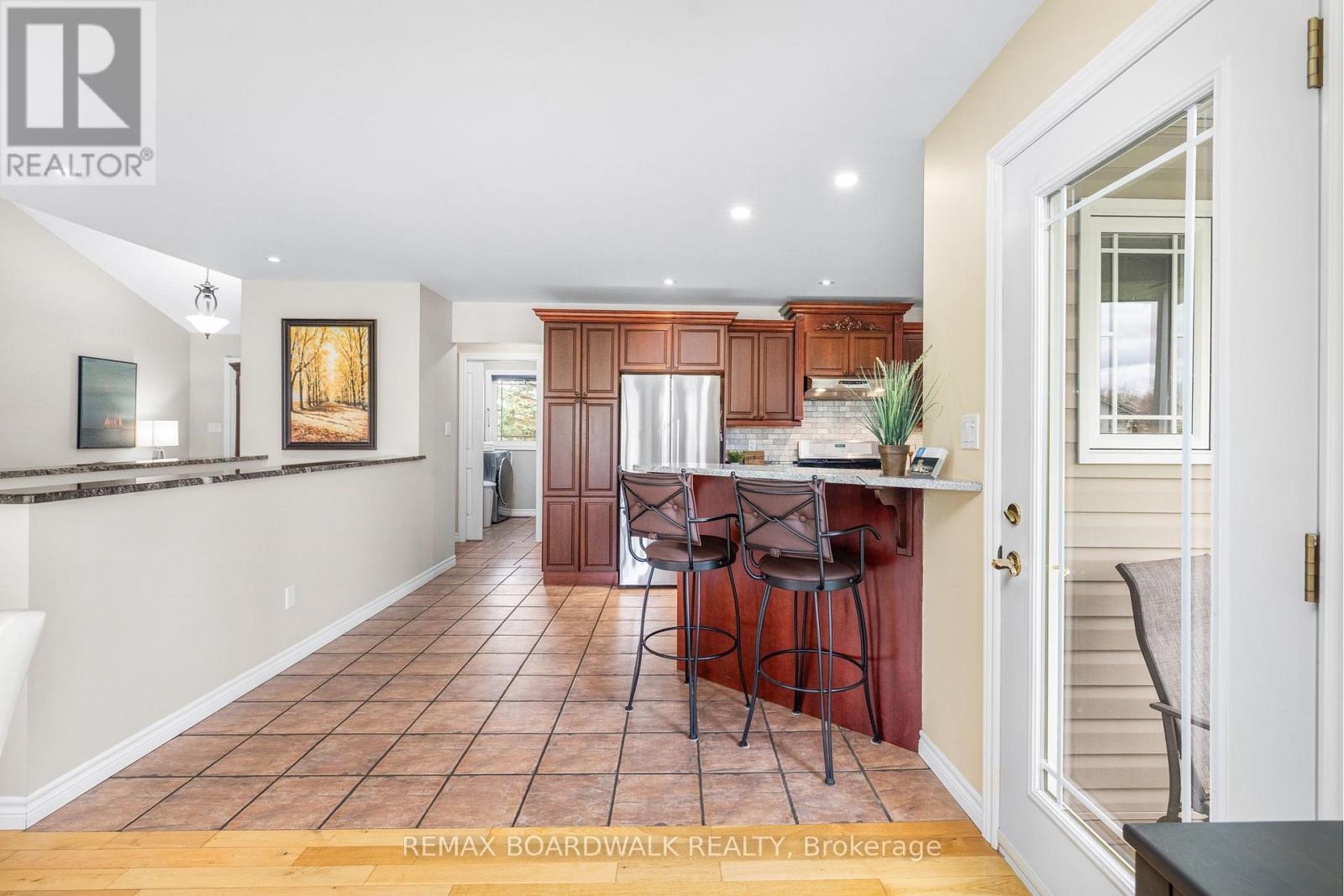 127 MACPHERSON WAY - 16