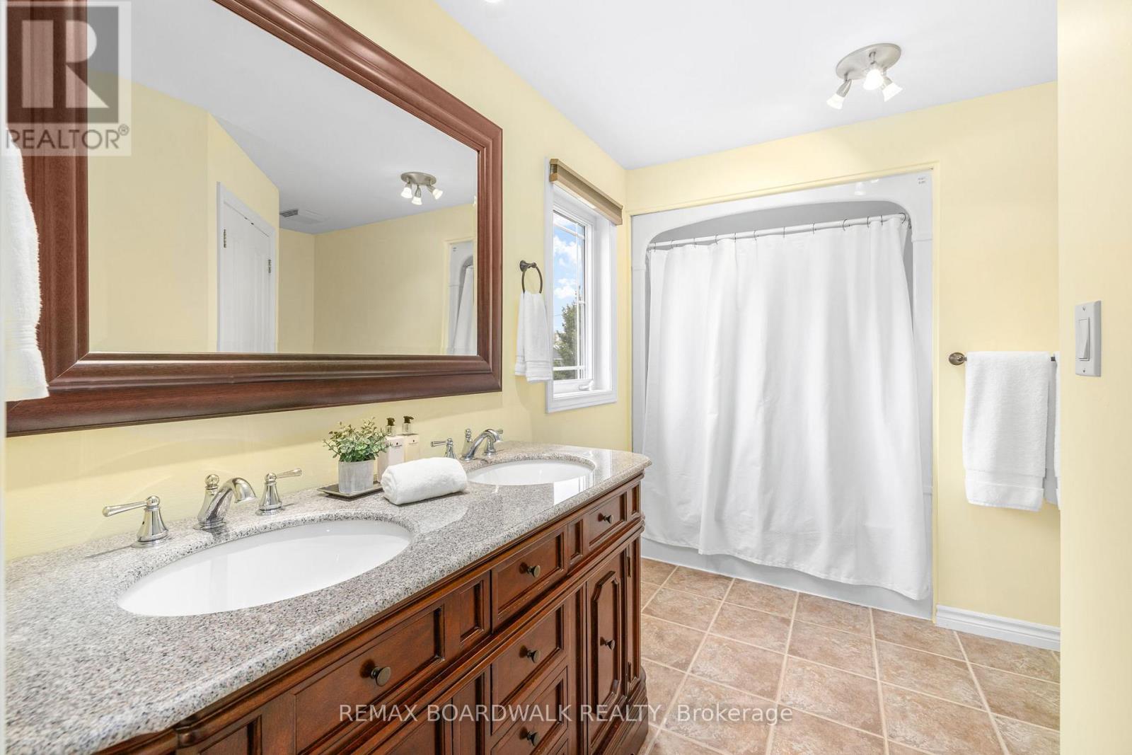 127 MACPHERSON WAY - 23