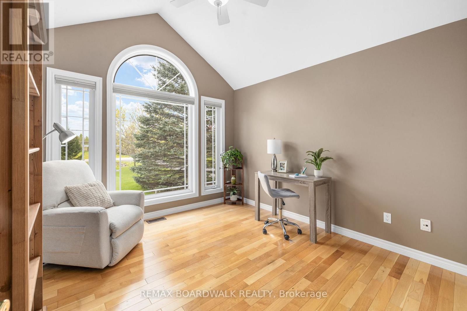 127 MACPHERSON WAY - 25