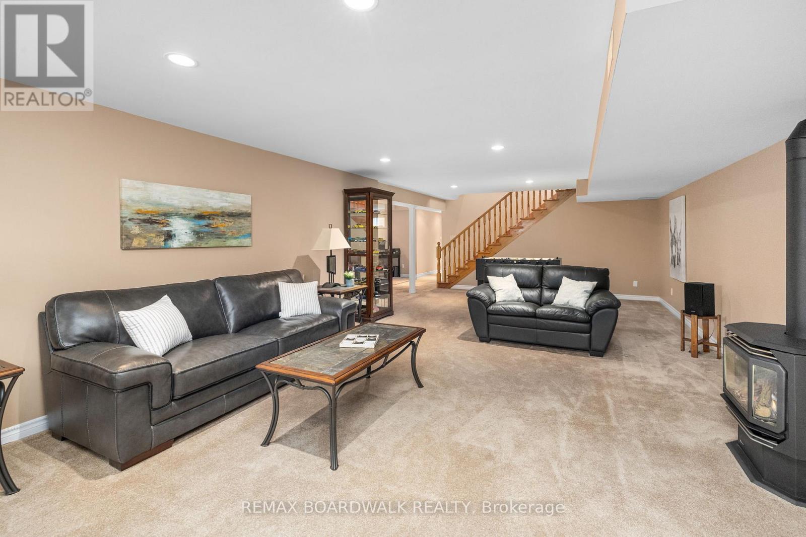 127 MACPHERSON WAY - 31