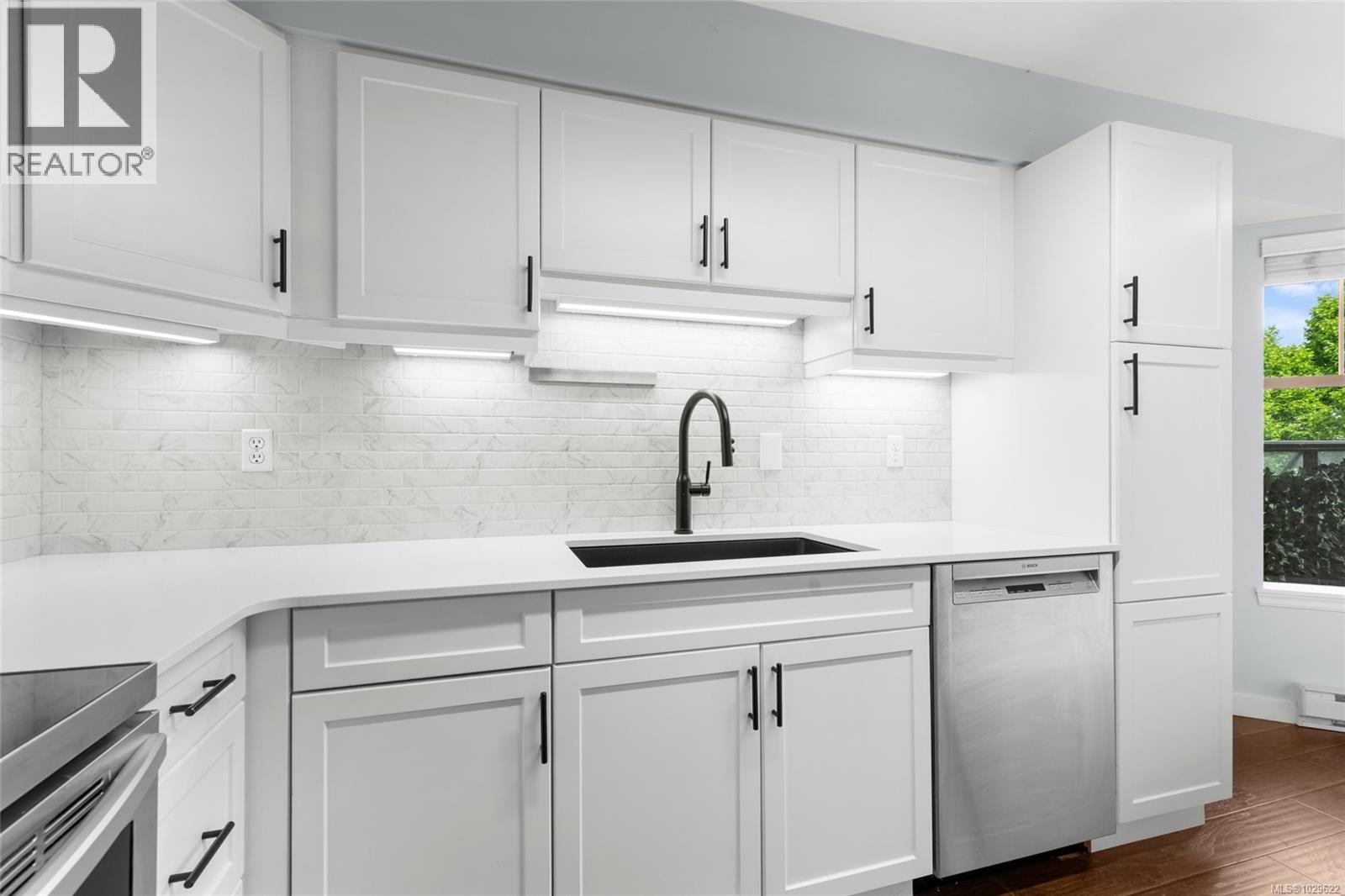#305 935 Johnson St - 7