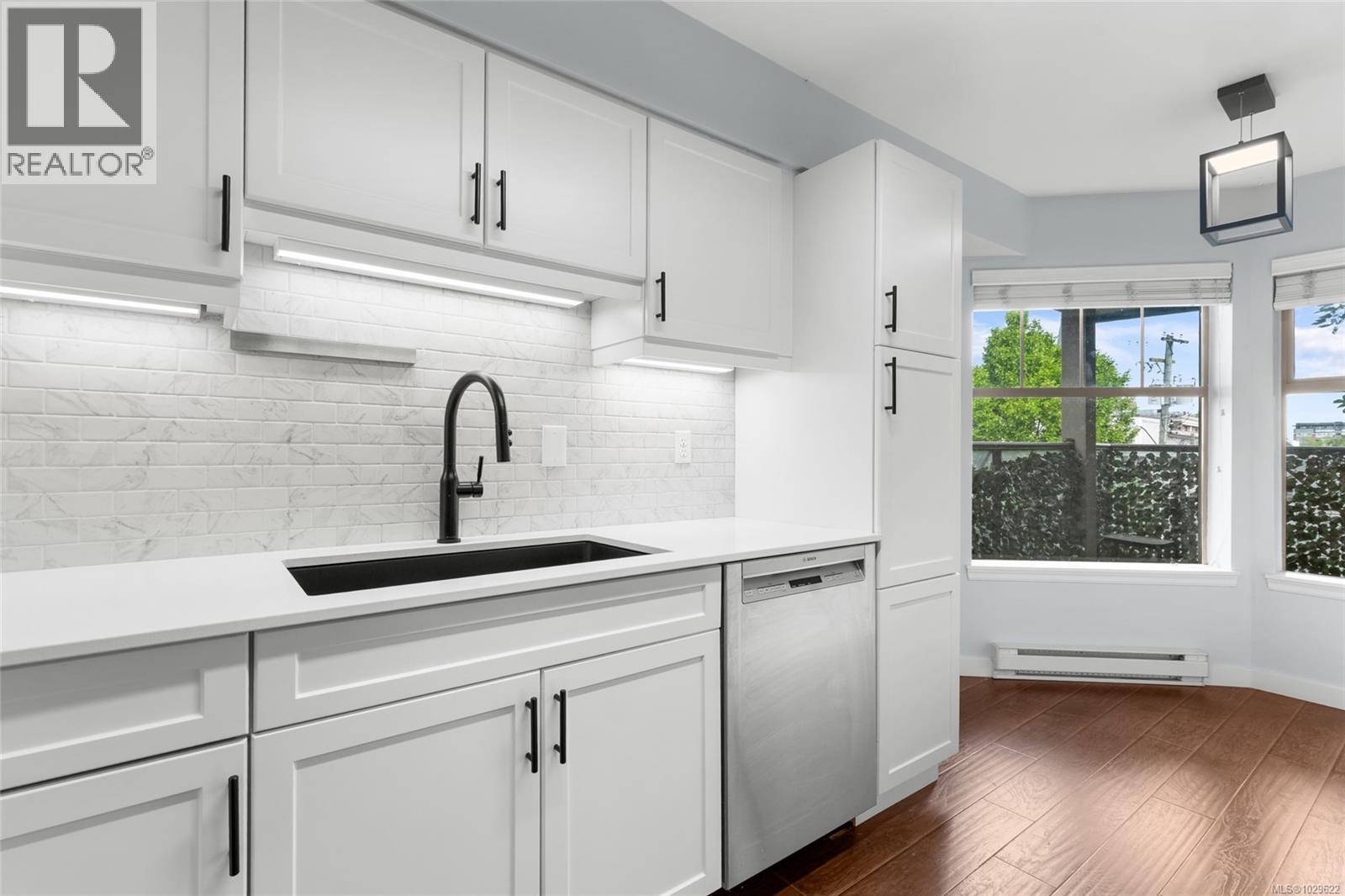 #305 935 Johnson St - 8
