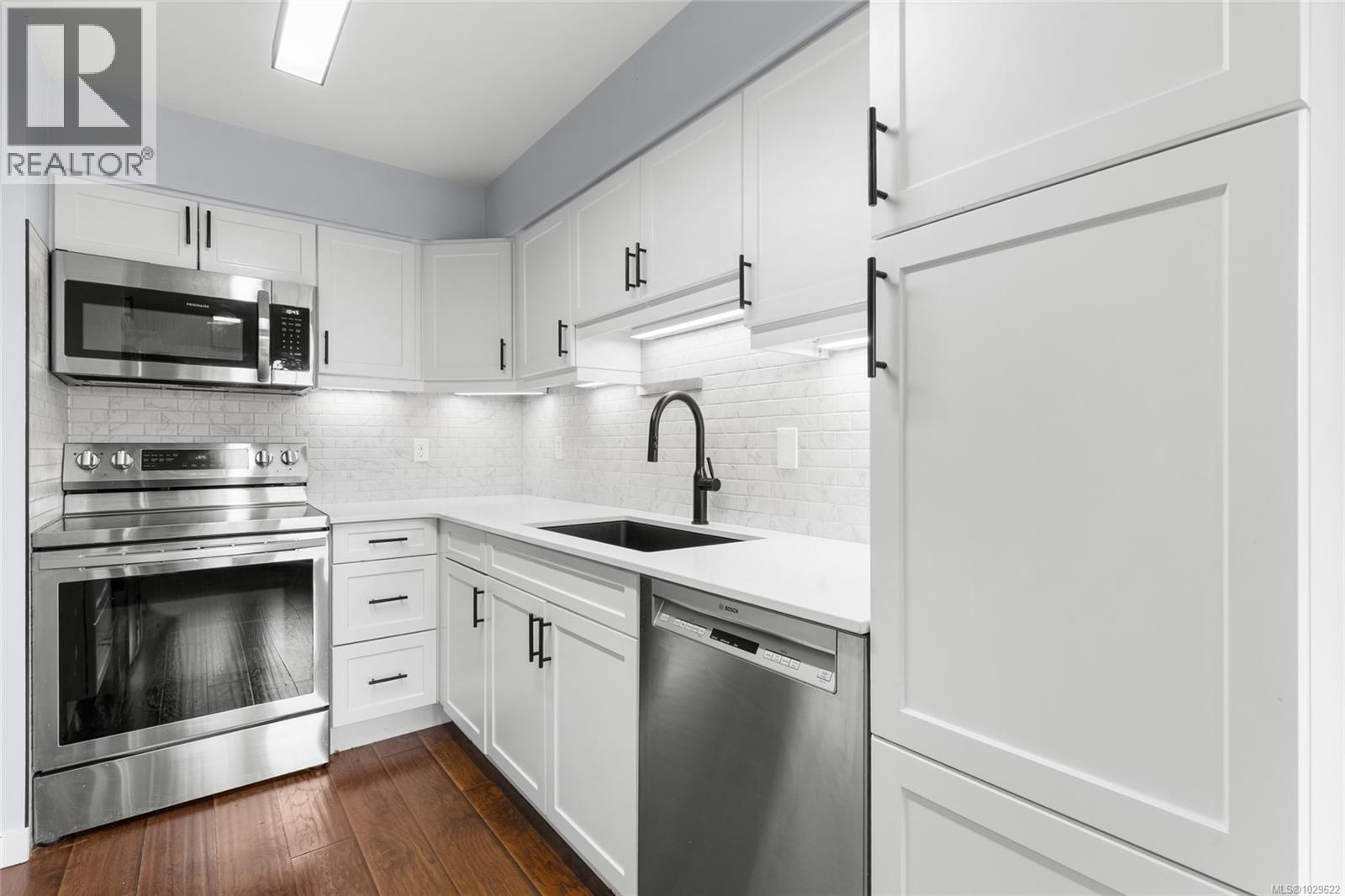 #305 935 Johnson St - 4