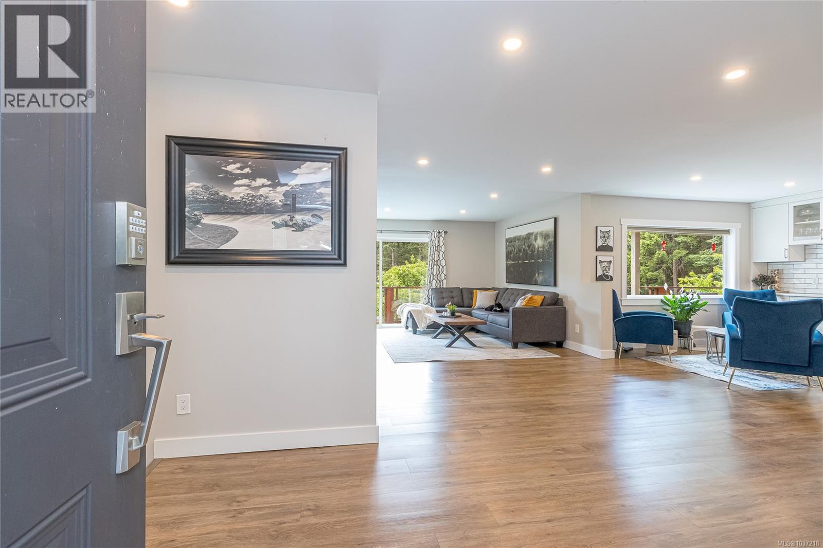3729 Panorama Cres - 8
