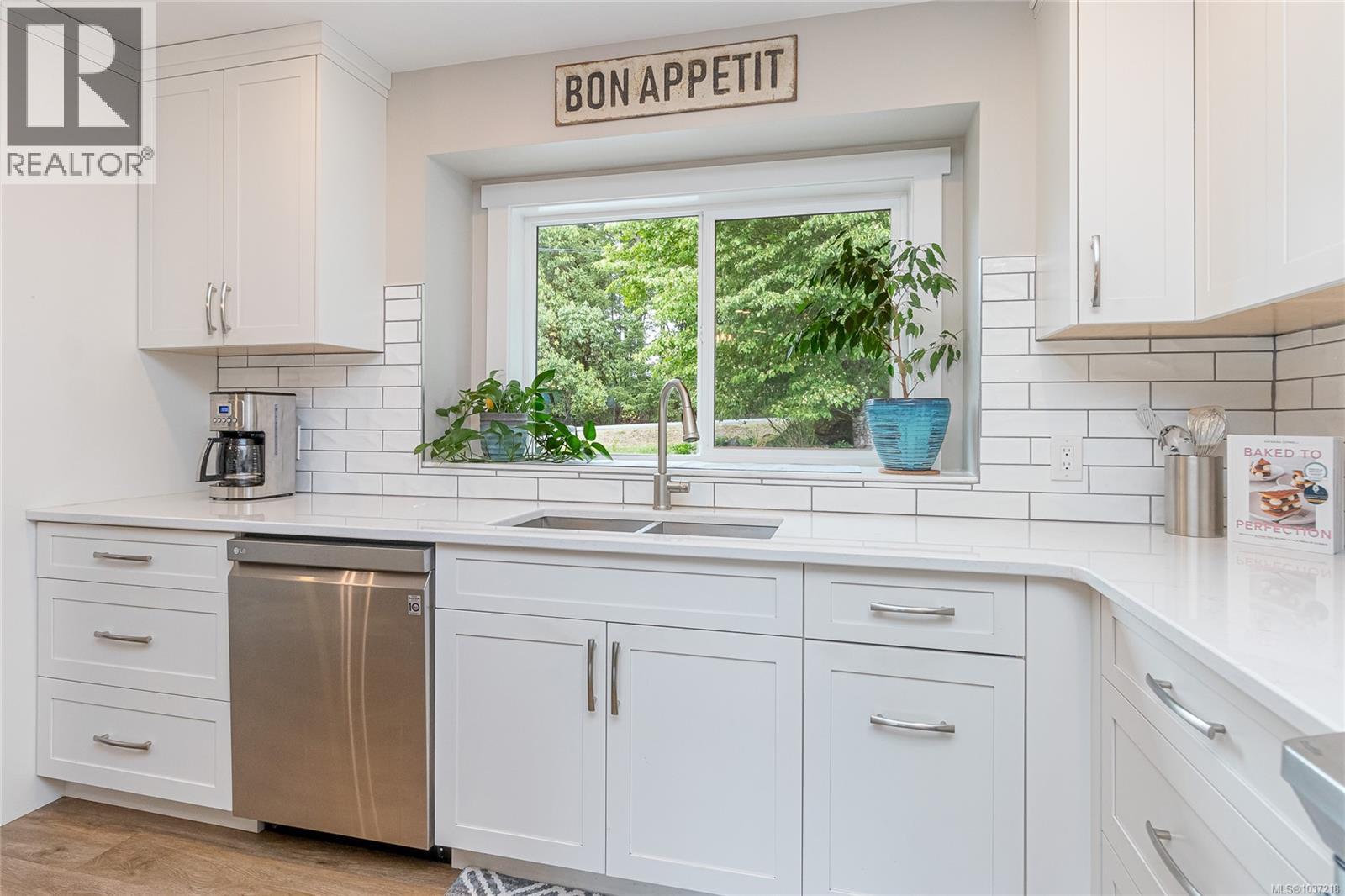 3729 Panorama Cres - 22