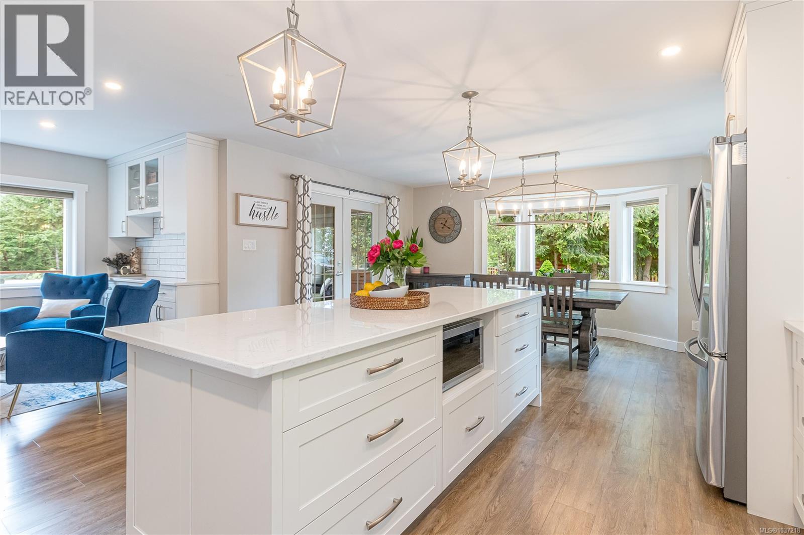 3729 Panorama Cres - 24