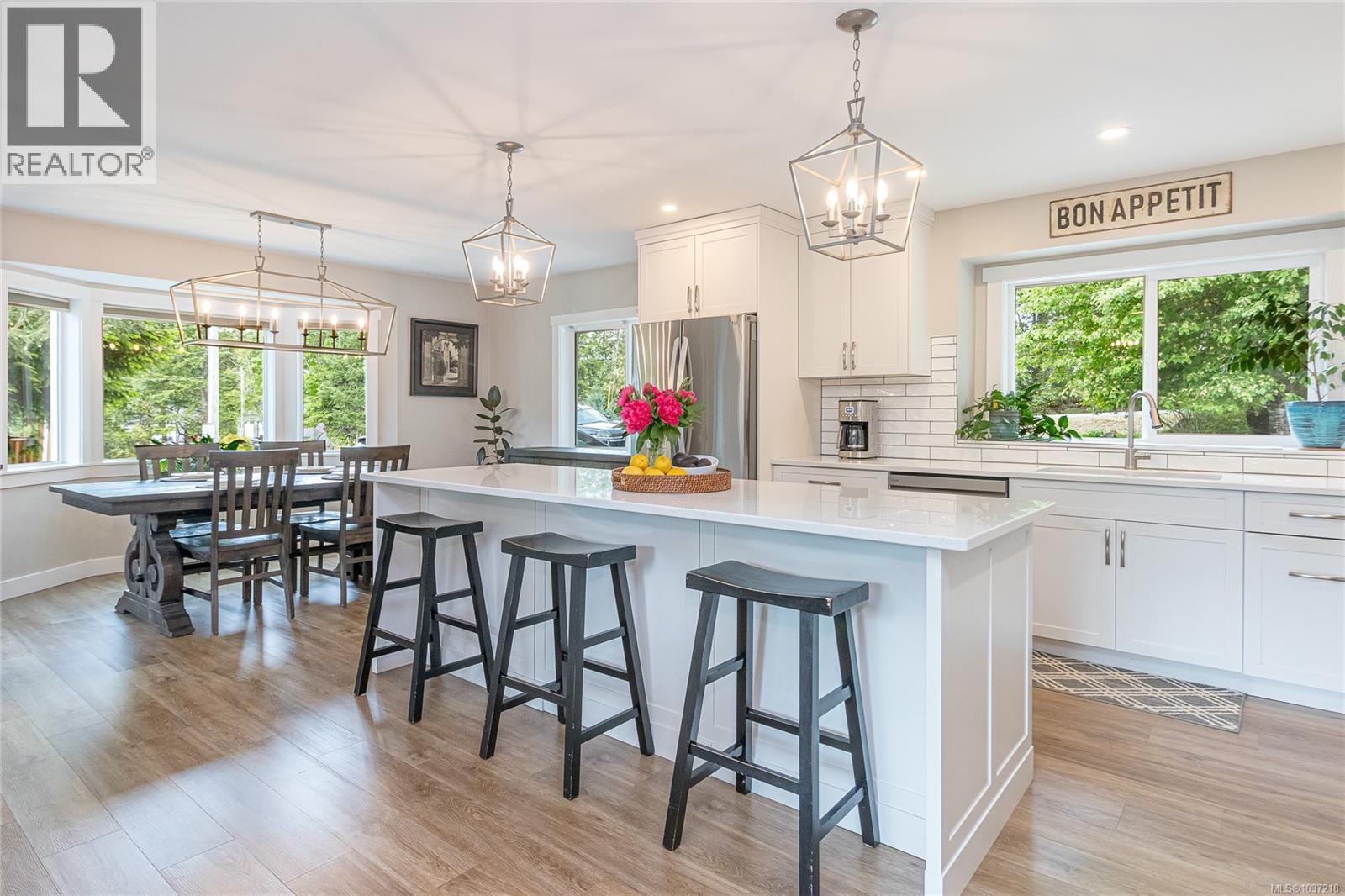 3729 Panorama Cres - 19