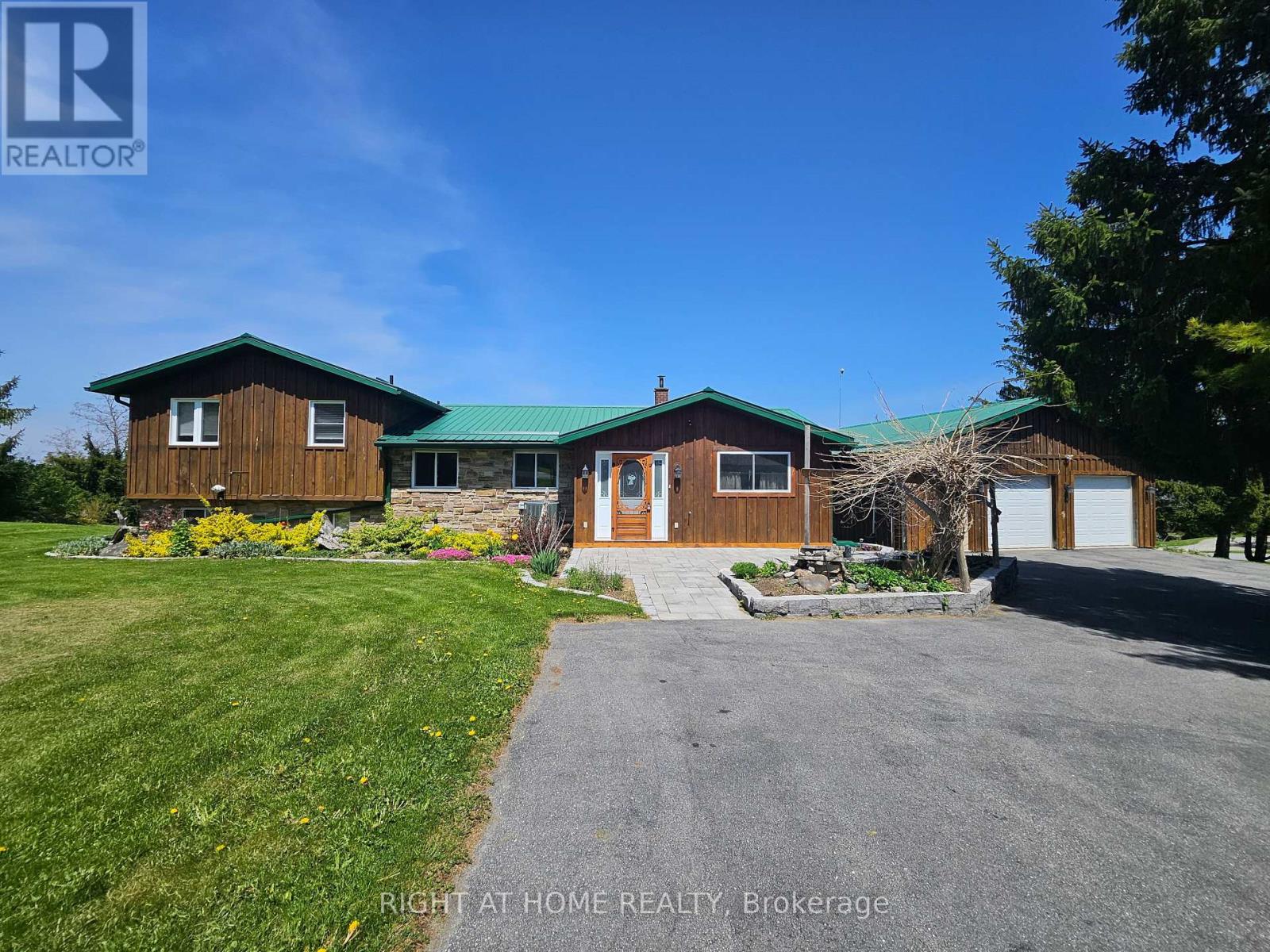 152 GRANDVIEW DRIVE - 1