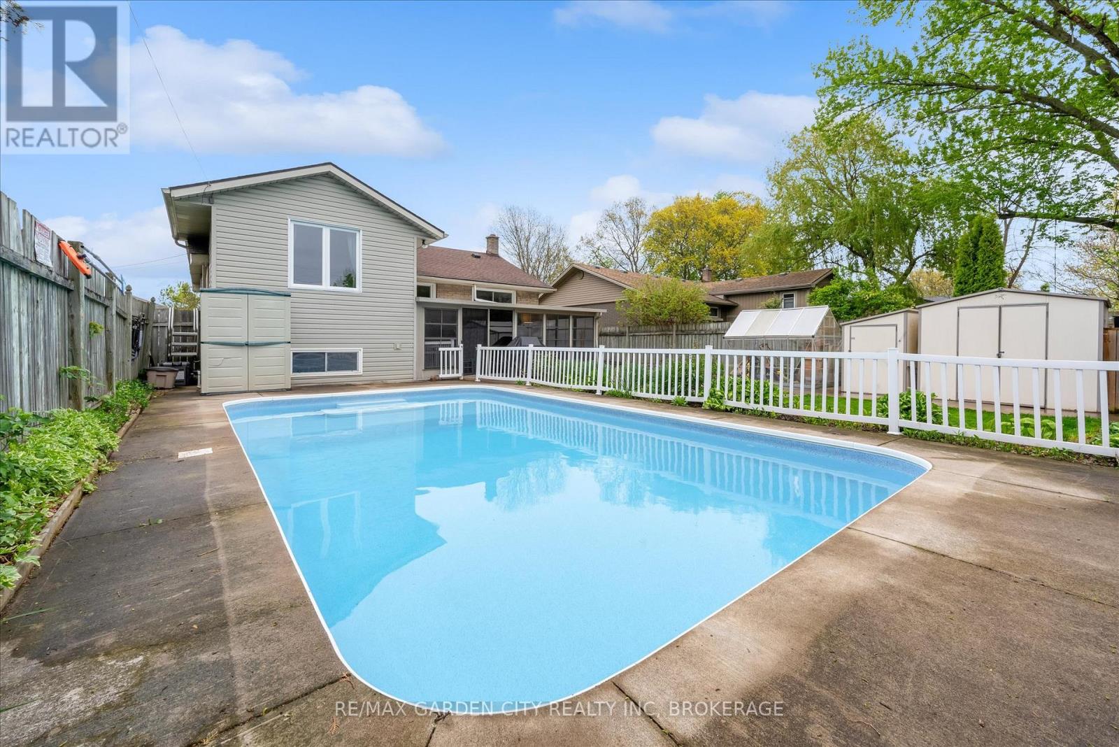 44 ALEXANDRA BOULEVARD - 23