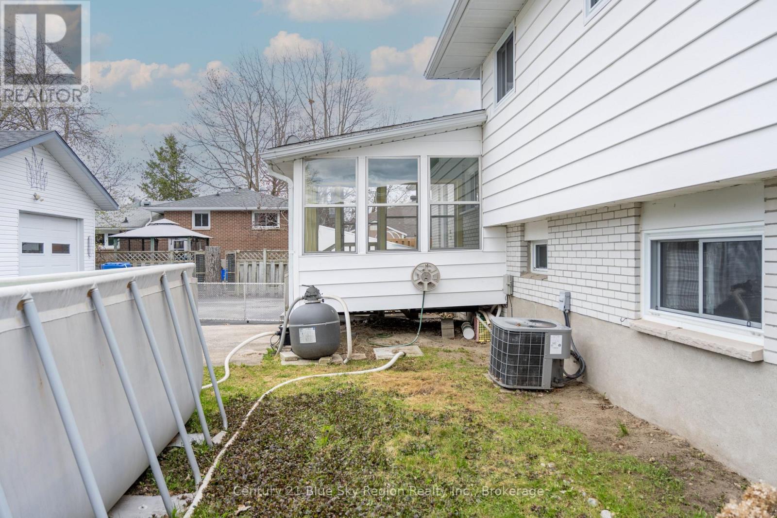 22 NIGHTINGALE DRIVE - 31