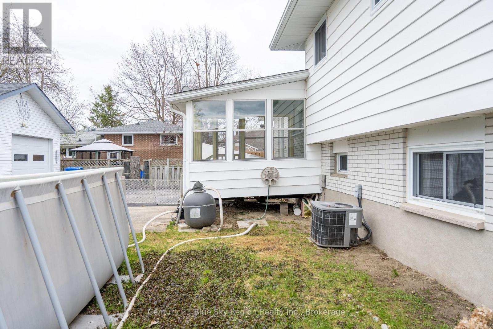 22 NIGHTINGALE DRIVE - 27