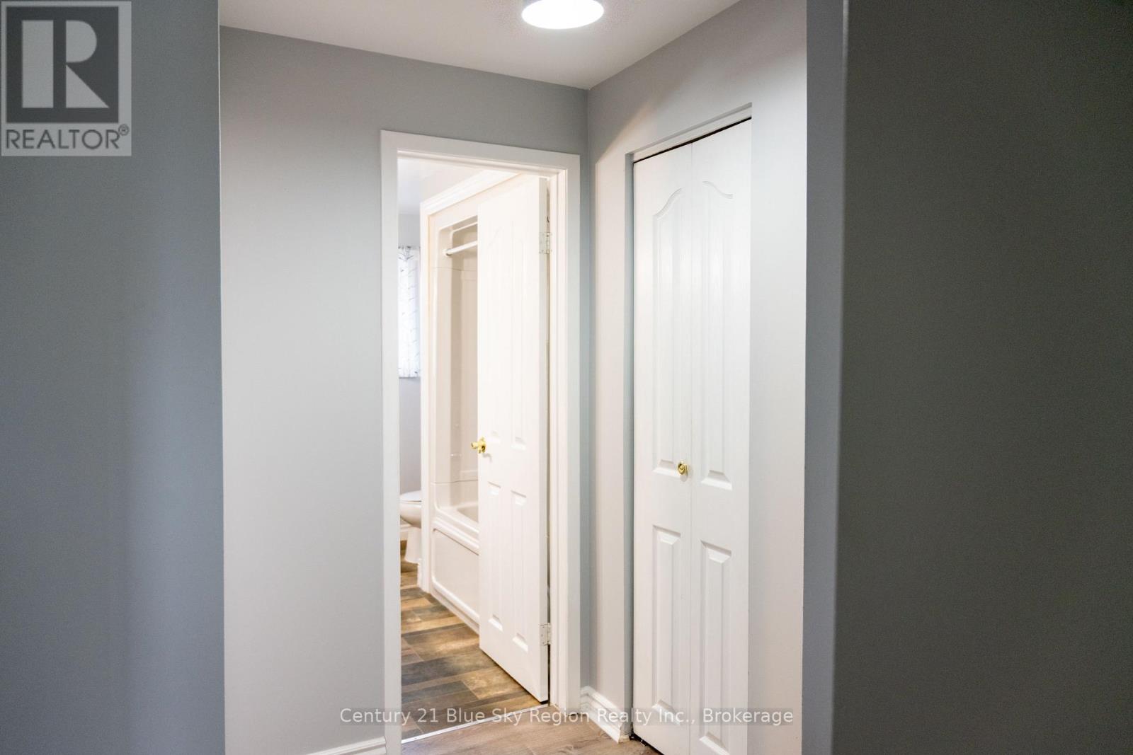 22 NIGHTINGALE DRIVE - 9