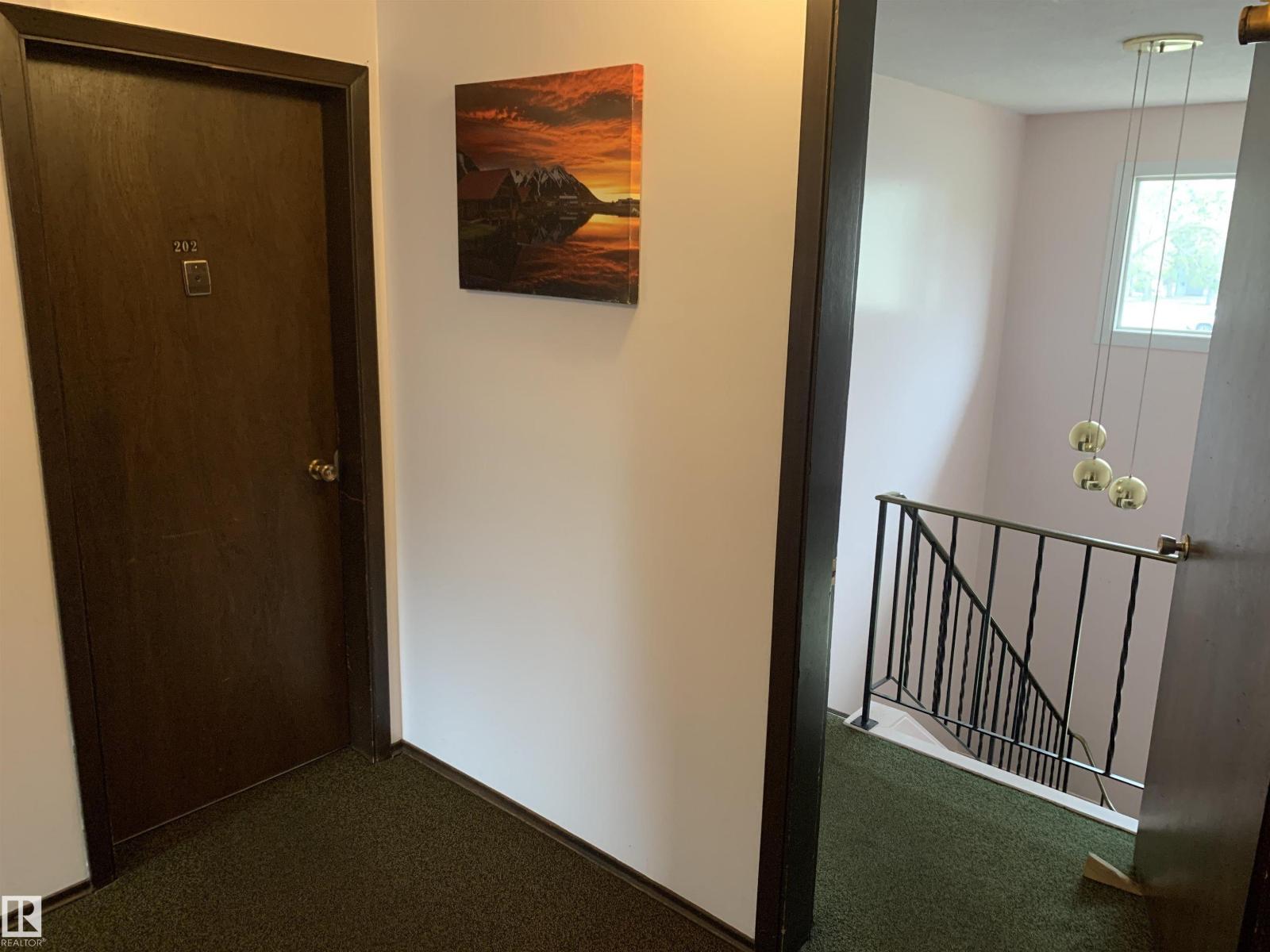 8924 85 AV NW - 5