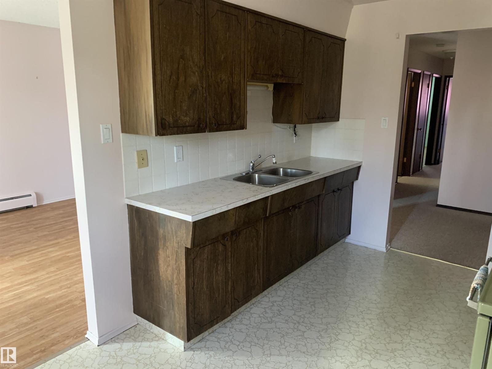 8924 85 AV NW - 4