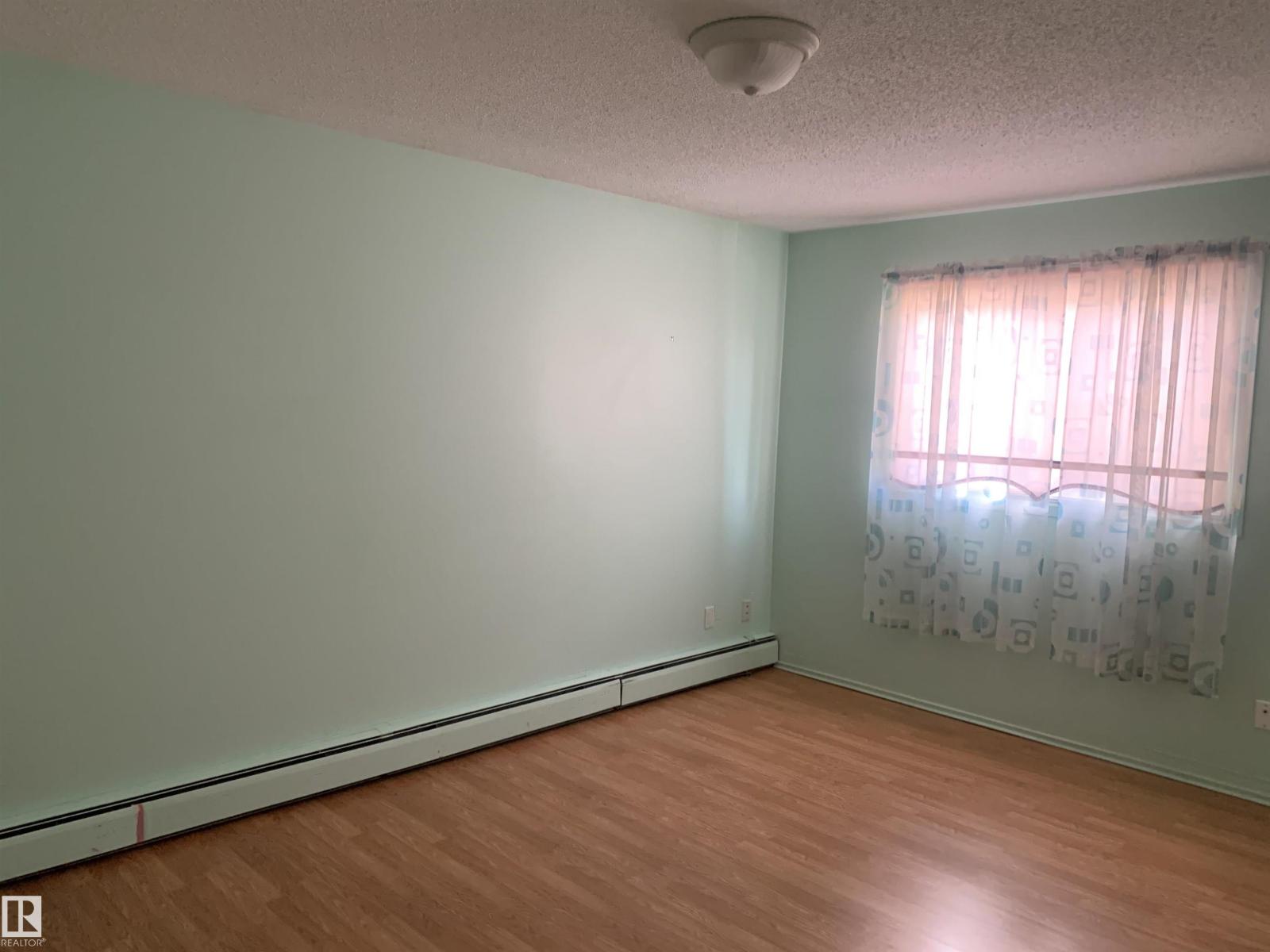 8924 85 AV NW - 6