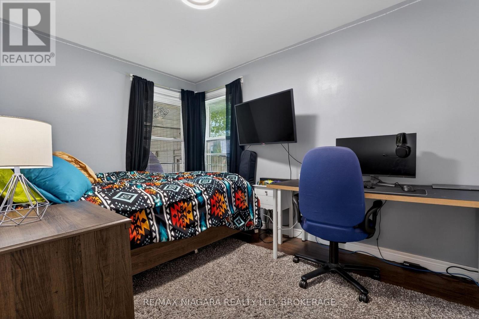18 1/2 WILLOW STREET - 13