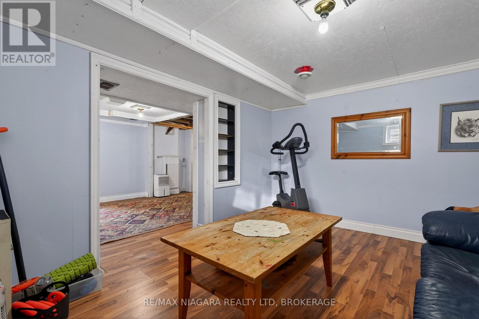 18 1/2 WILLOW STREET - 18