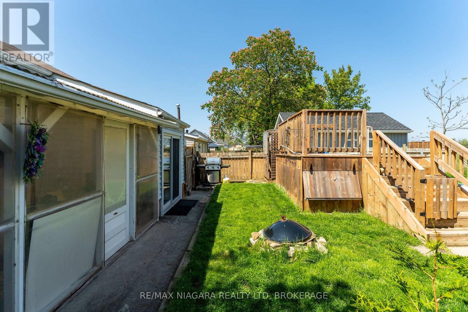 18 1/2 WILLOW STREET - 22