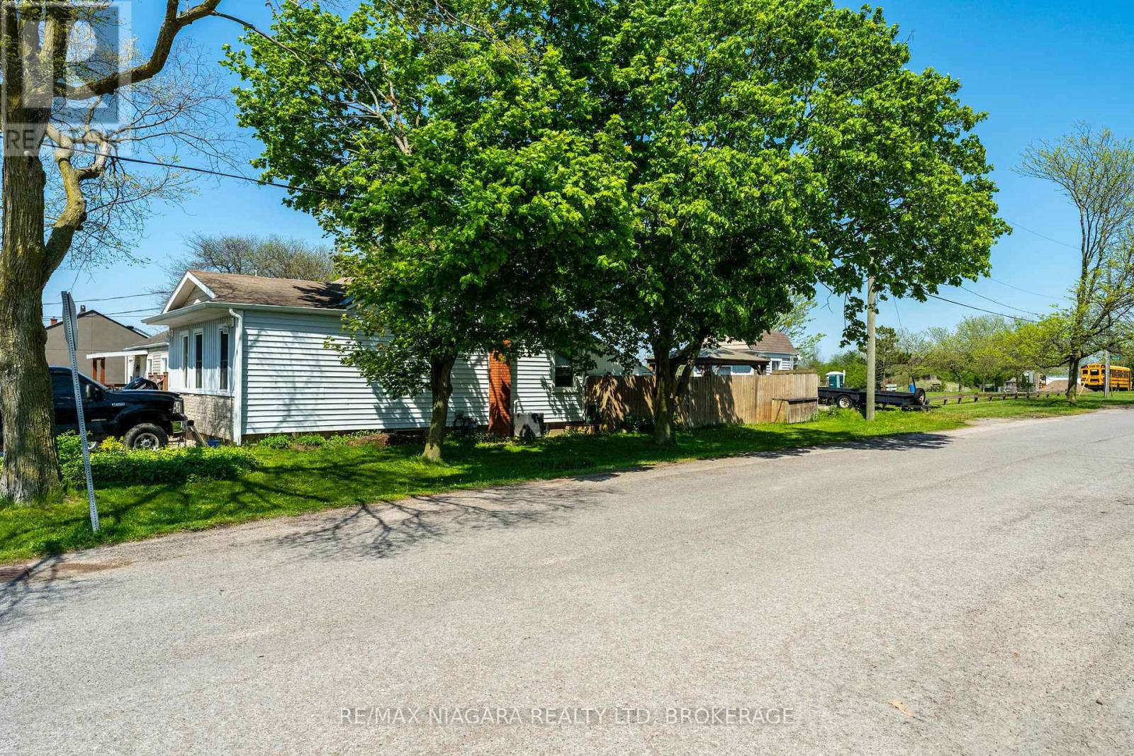18 1/2 WILLOW STREET - Image 3