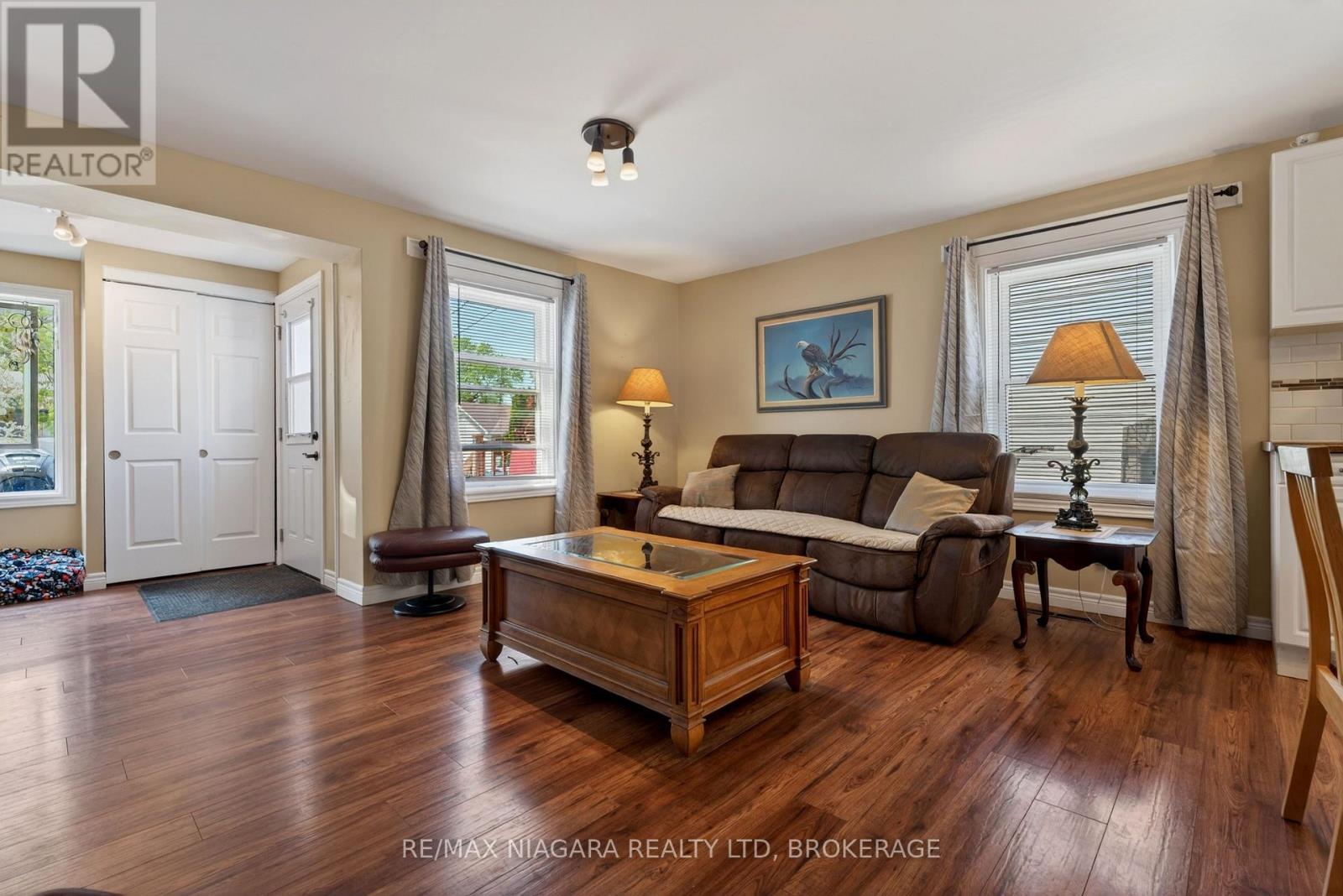 18 1/2 WILLOW STREET - 5