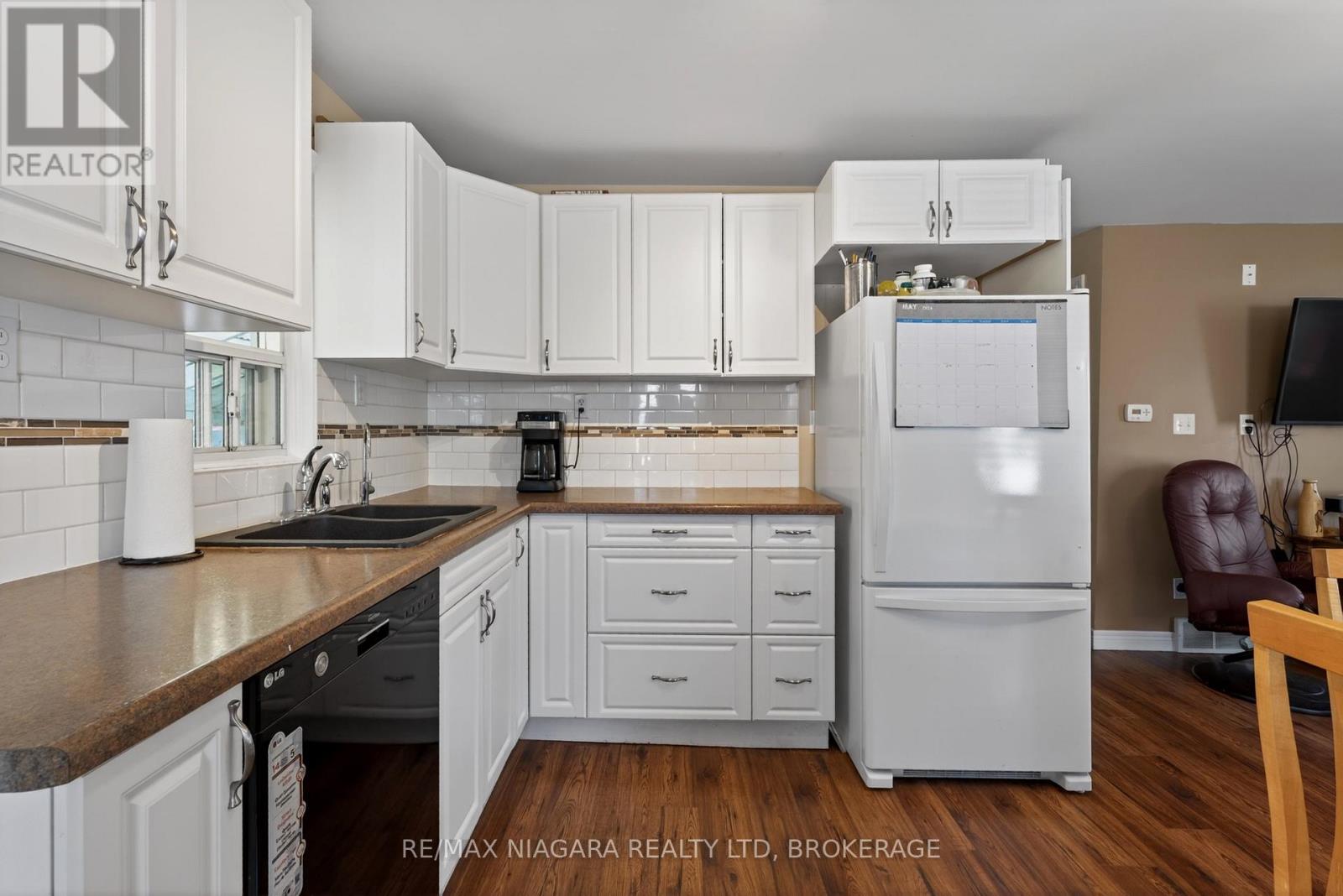 18 1/2 WILLOW STREET - 8
