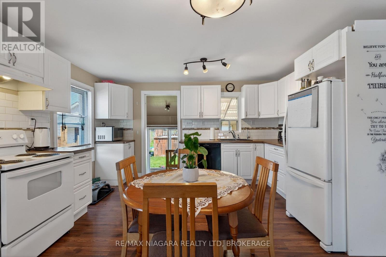 18 1/2 WILLOW STREET - 9