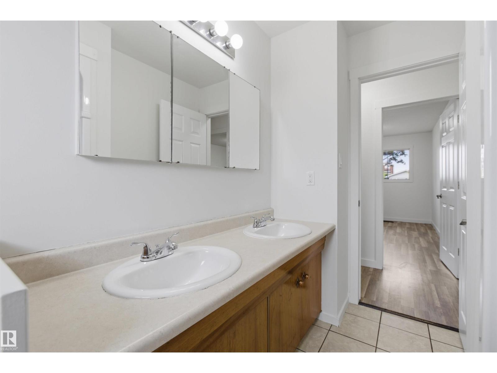 7604 142 AV NW - 18