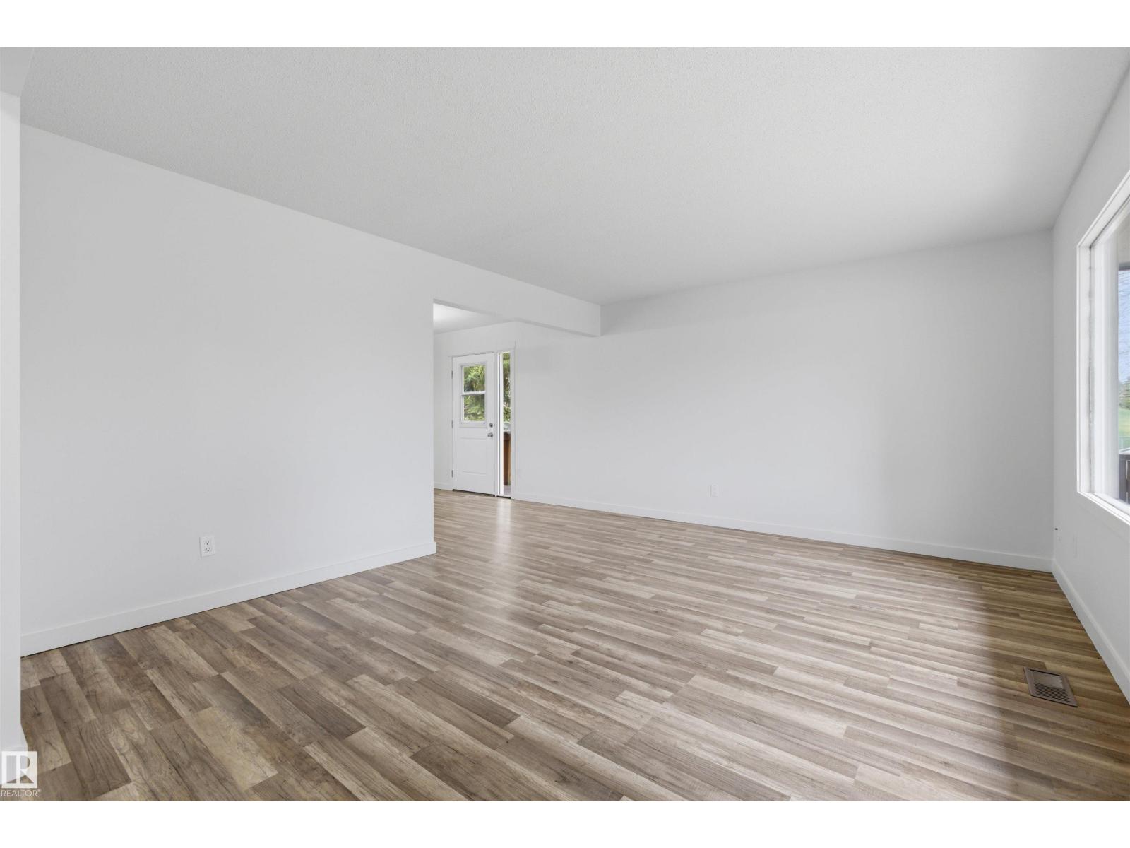 7604 142 AV NW - Image 3
