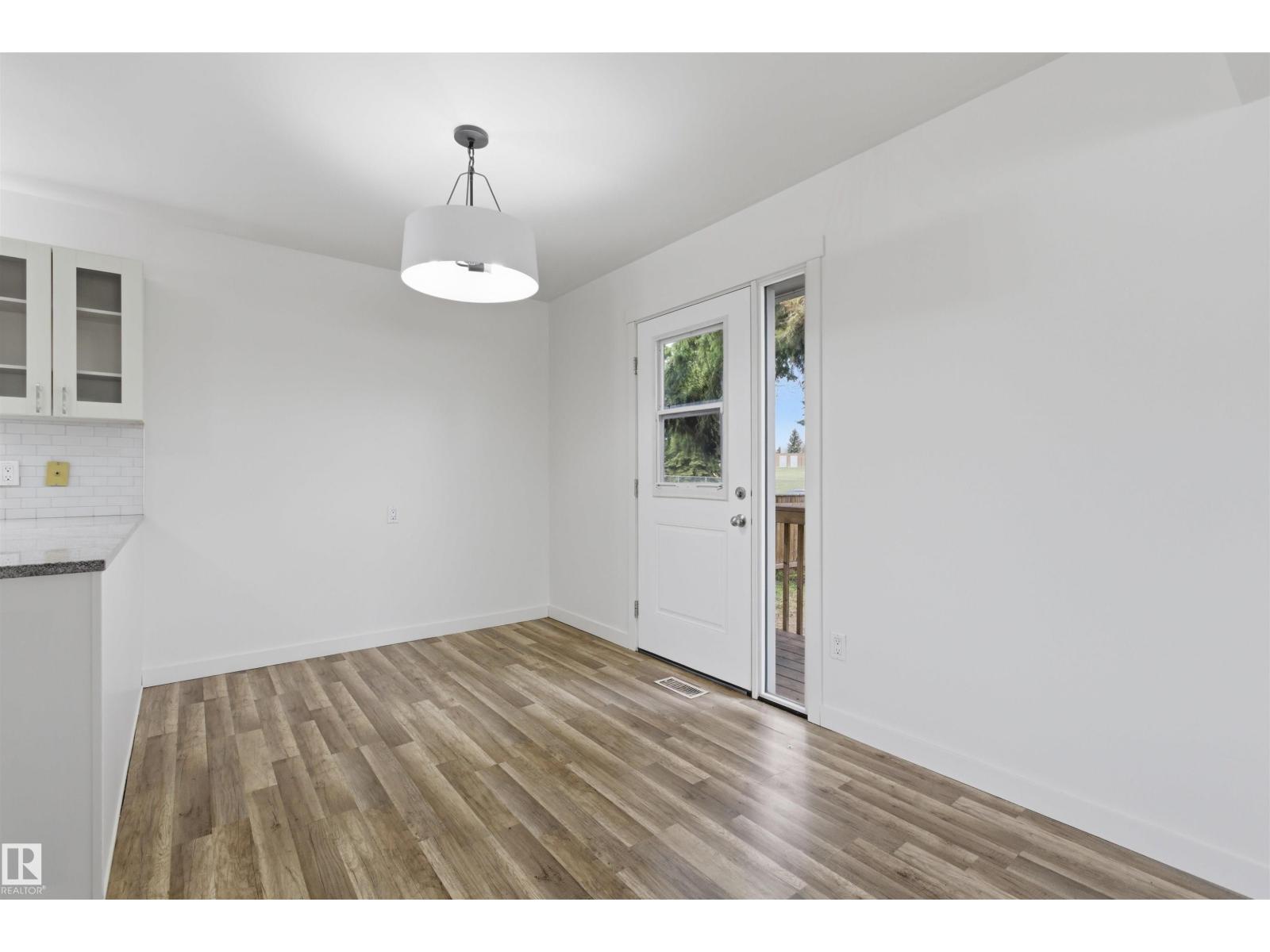 7604 142 AV NW - 8