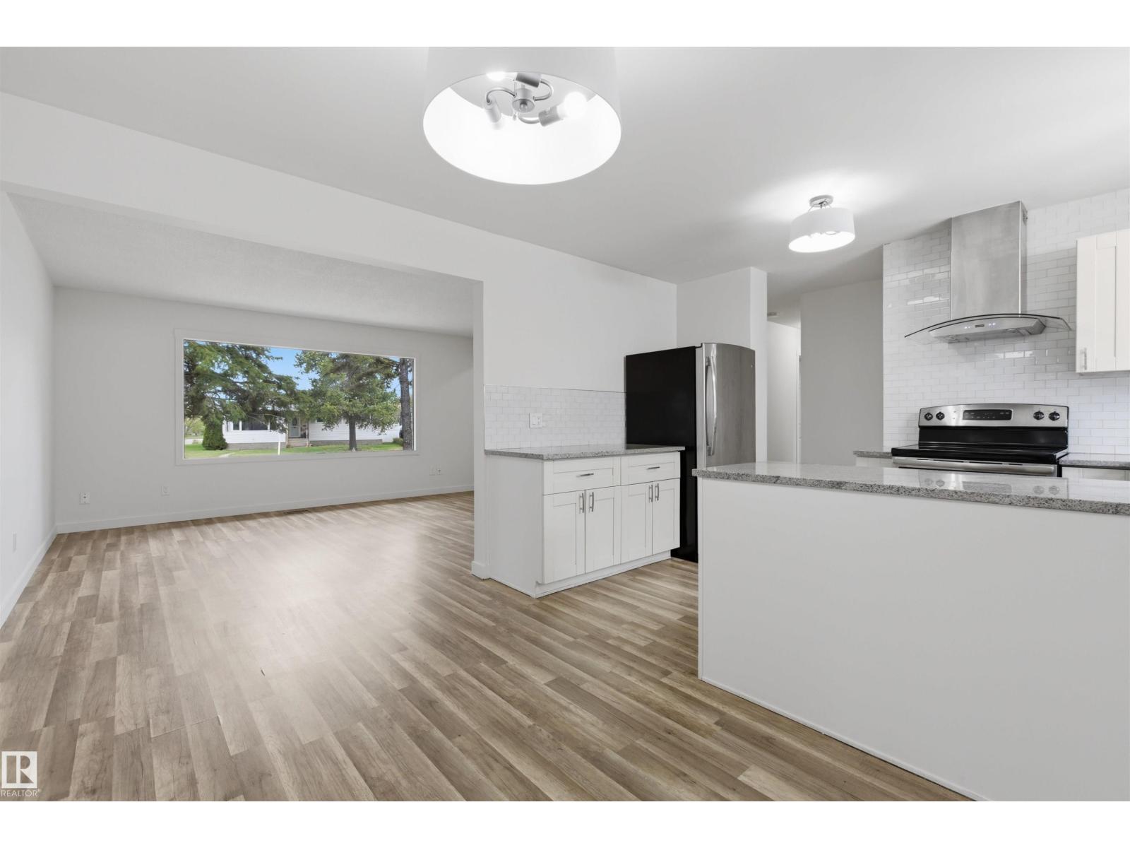 7604 142 AV NW - 9