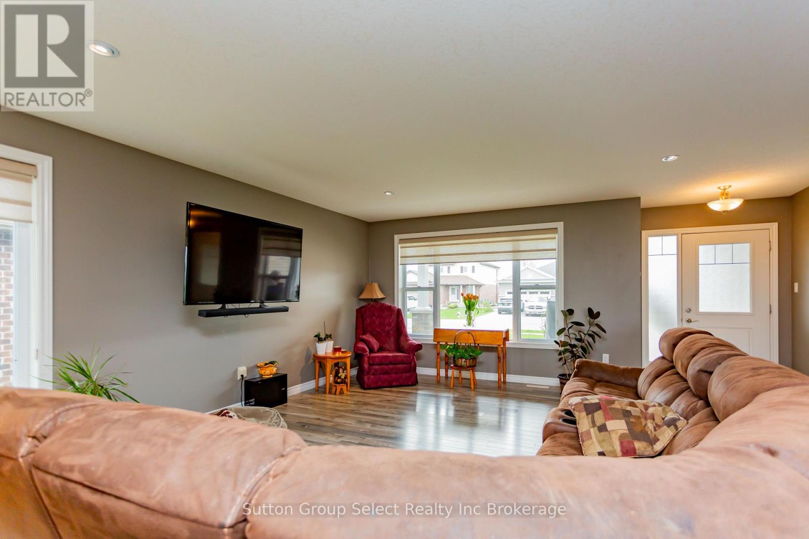 86 WALKER ROAD - 10