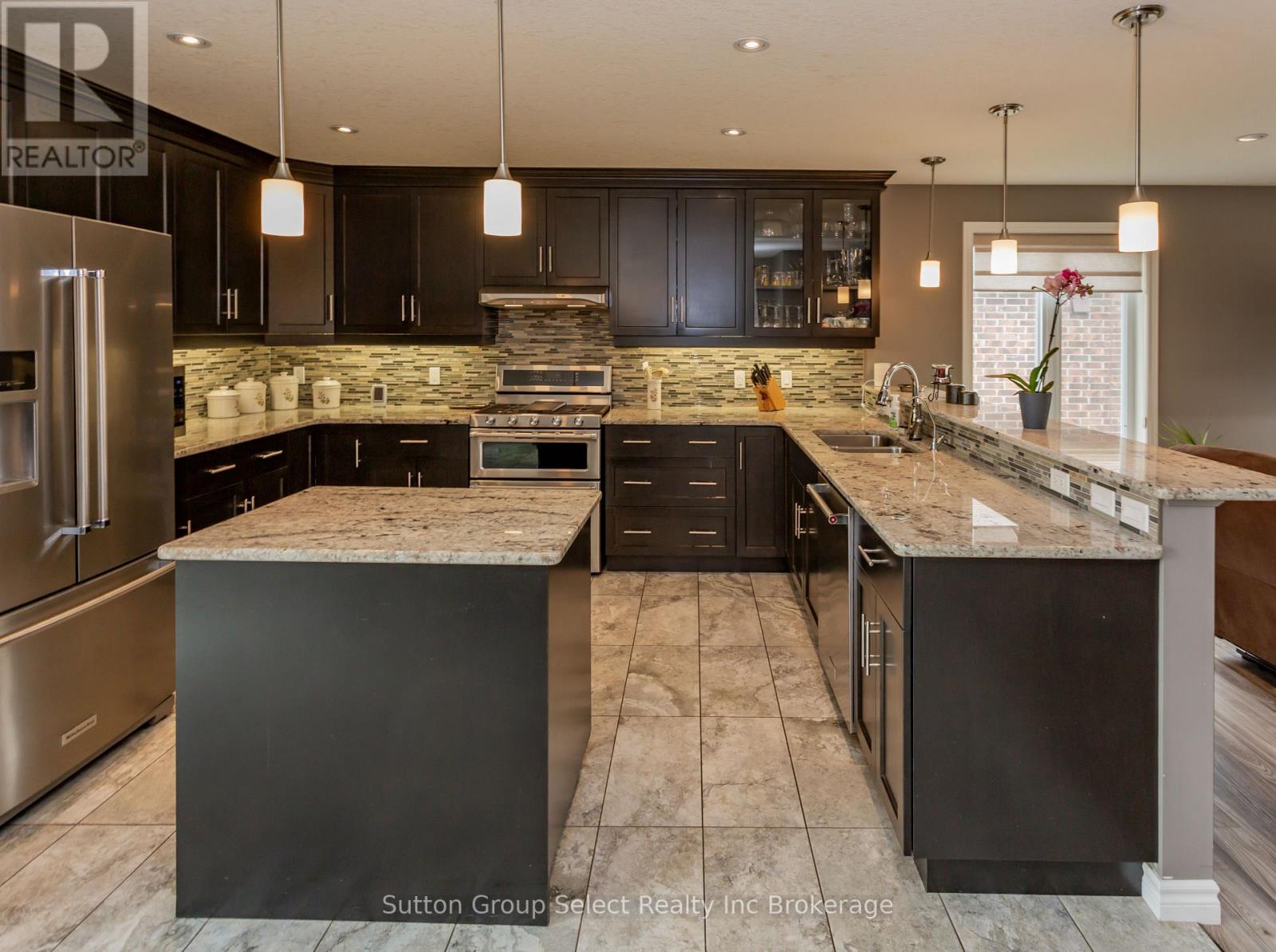 86 WALKER ROAD - 11