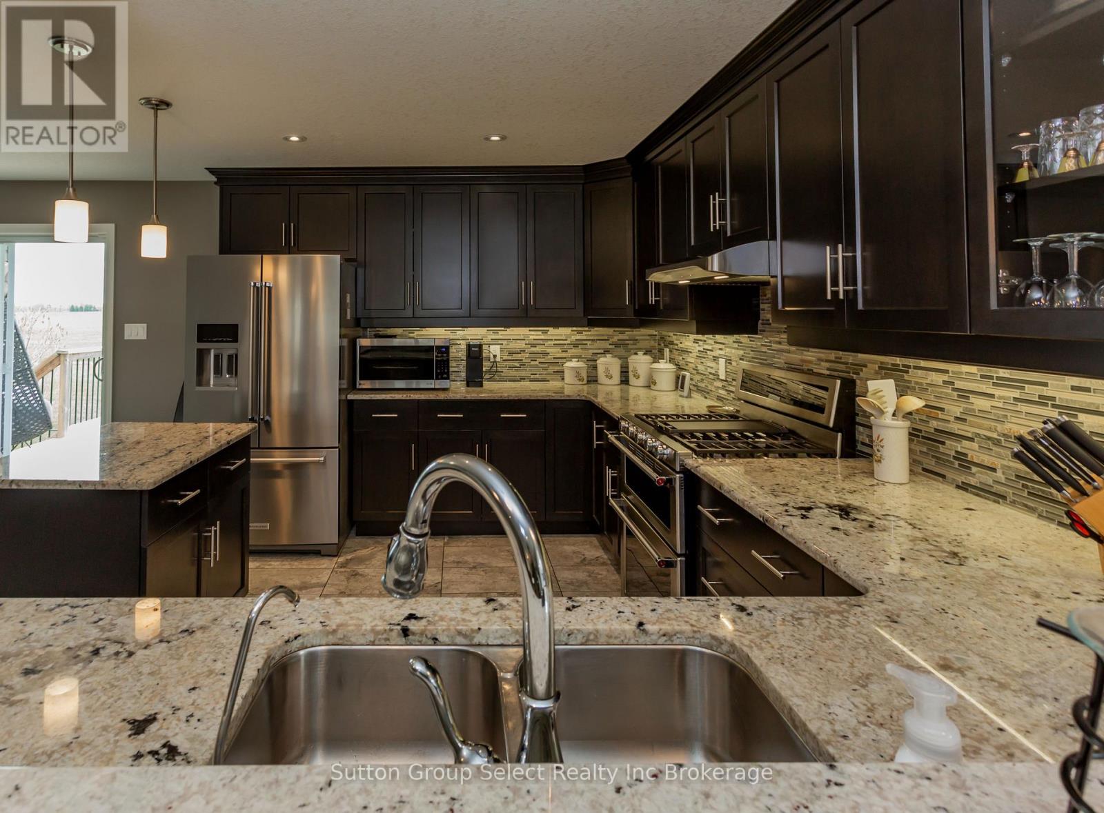 86 WALKER ROAD - 15
