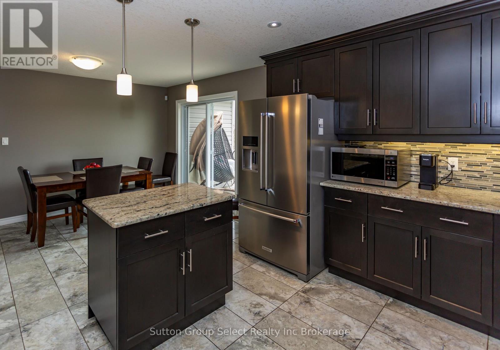 86 WALKER ROAD - 16