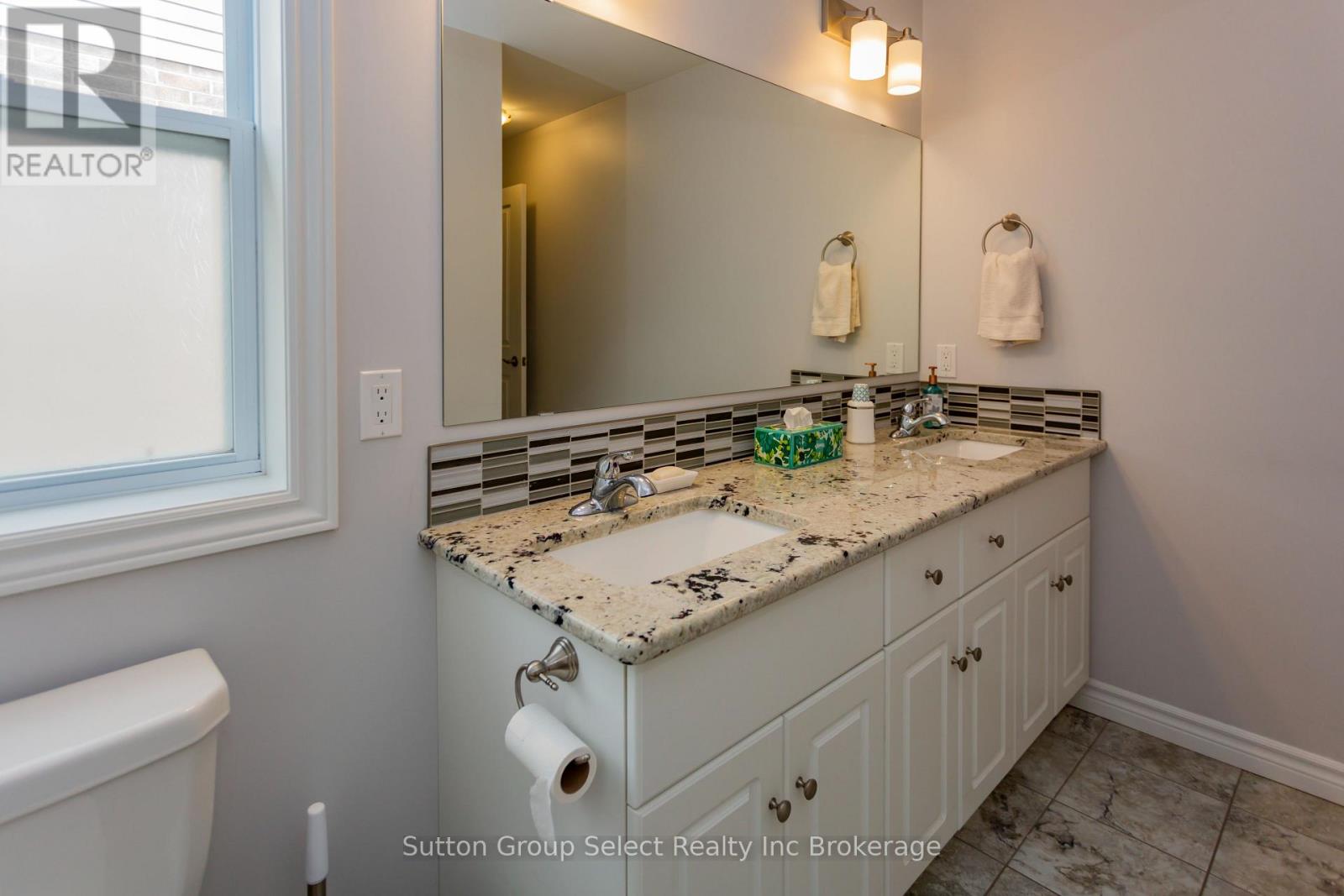 86 WALKER ROAD - 27