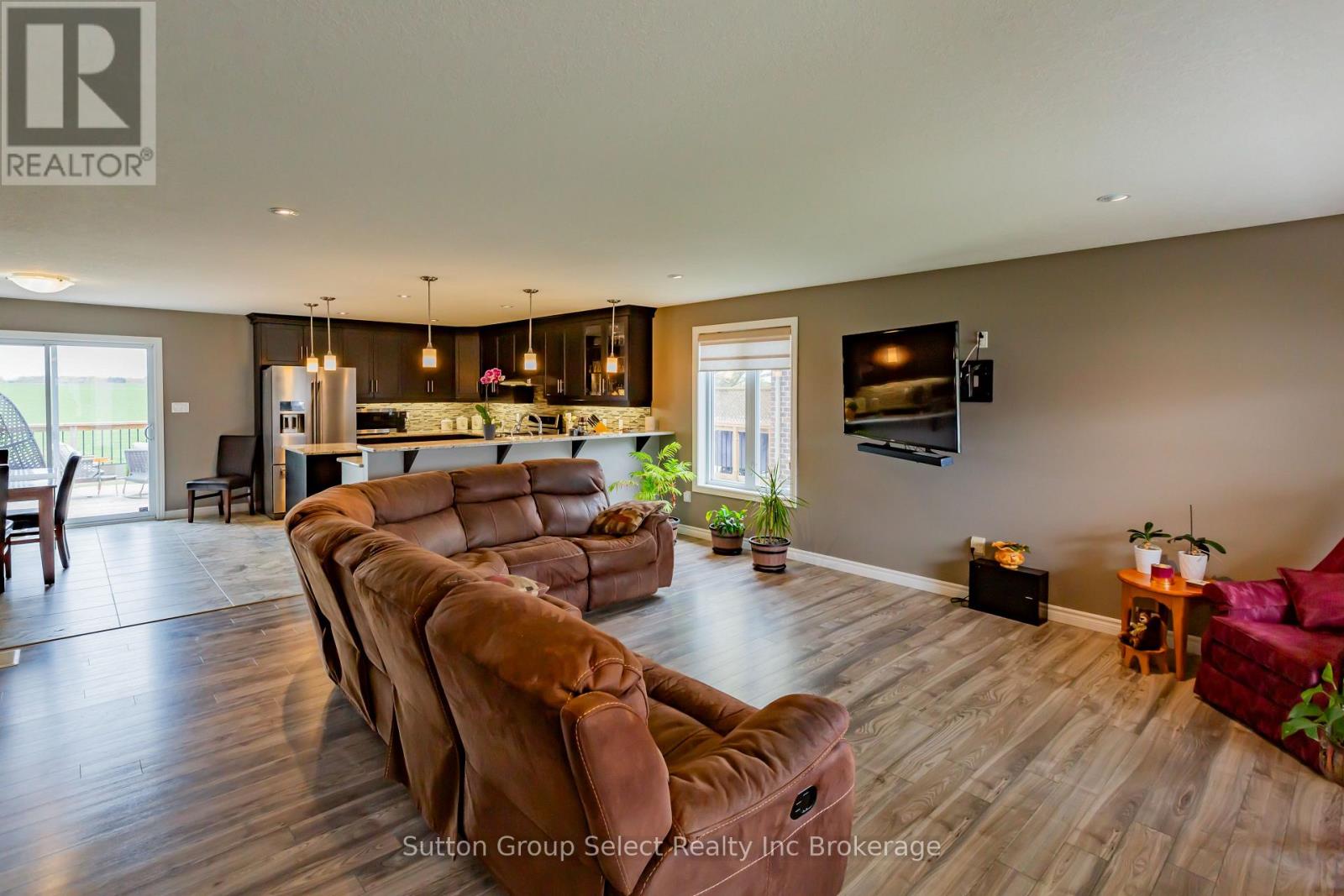86 WALKER ROAD - 3