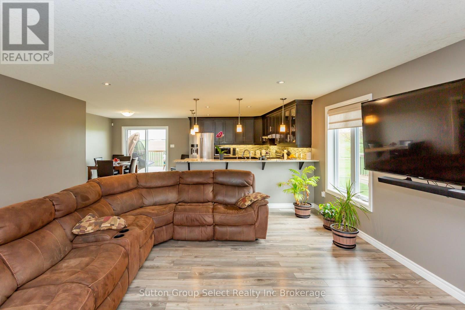 86 WALKER ROAD - 4