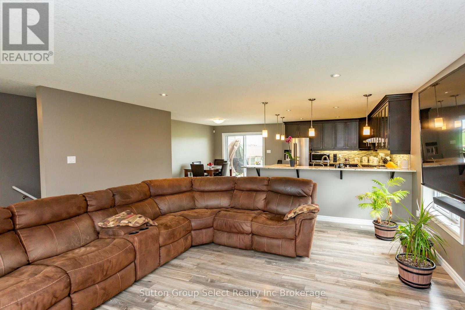 86 WALKER ROAD - 5