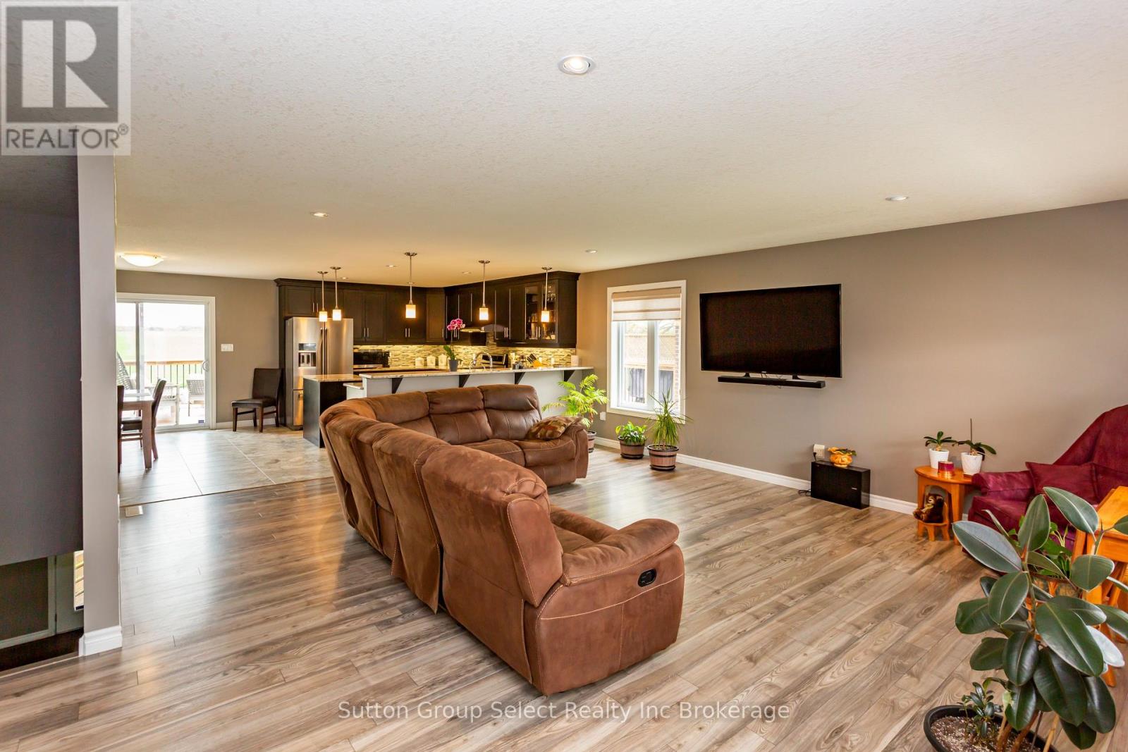 86 WALKER ROAD - 6