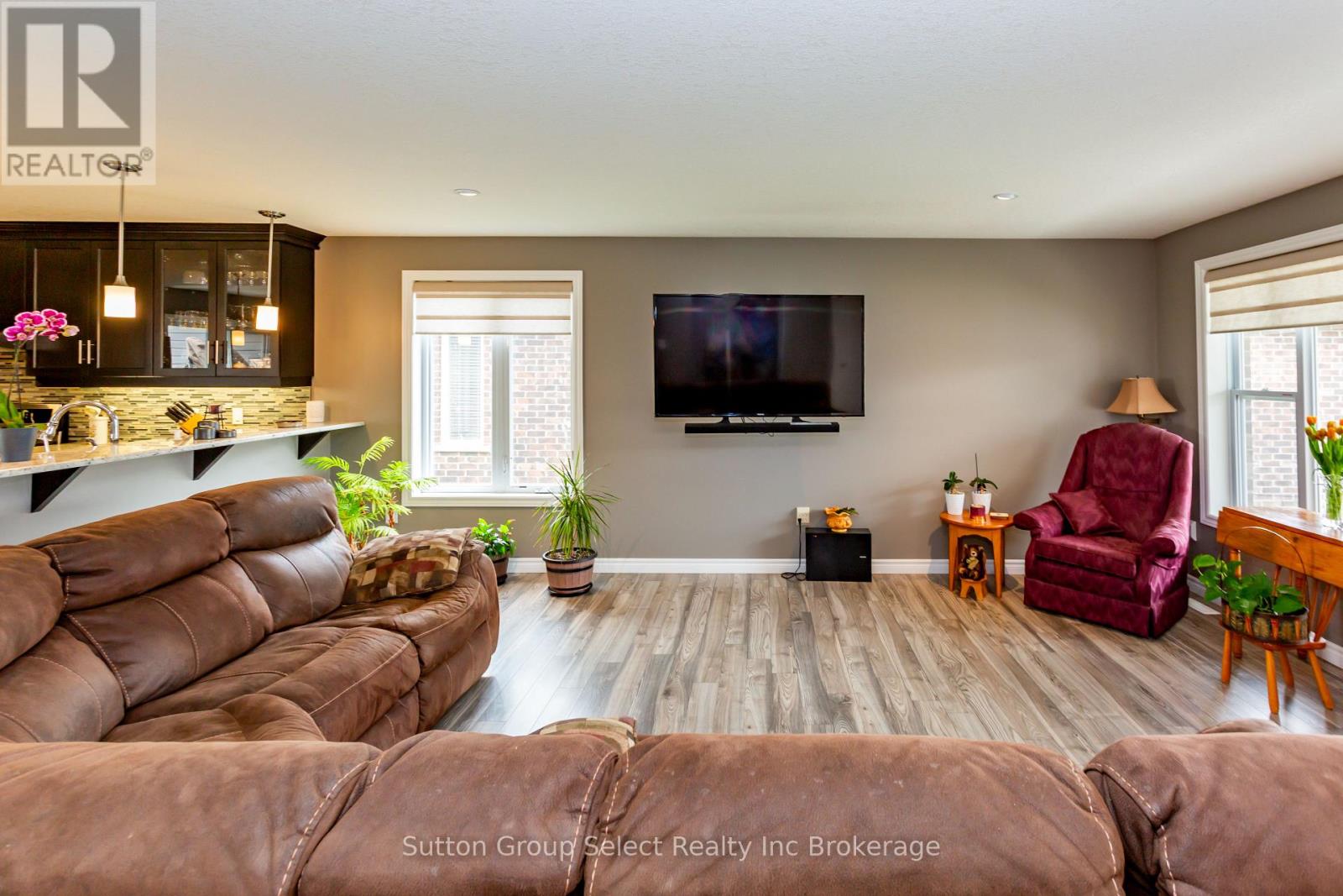 86 WALKER ROAD - 7