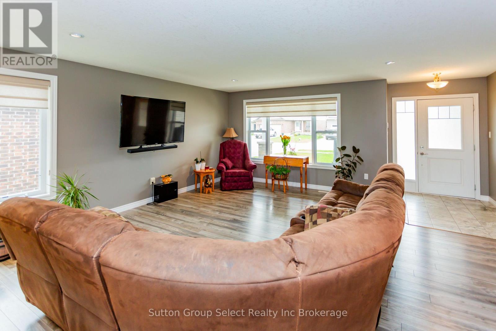86 WALKER ROAD - 8