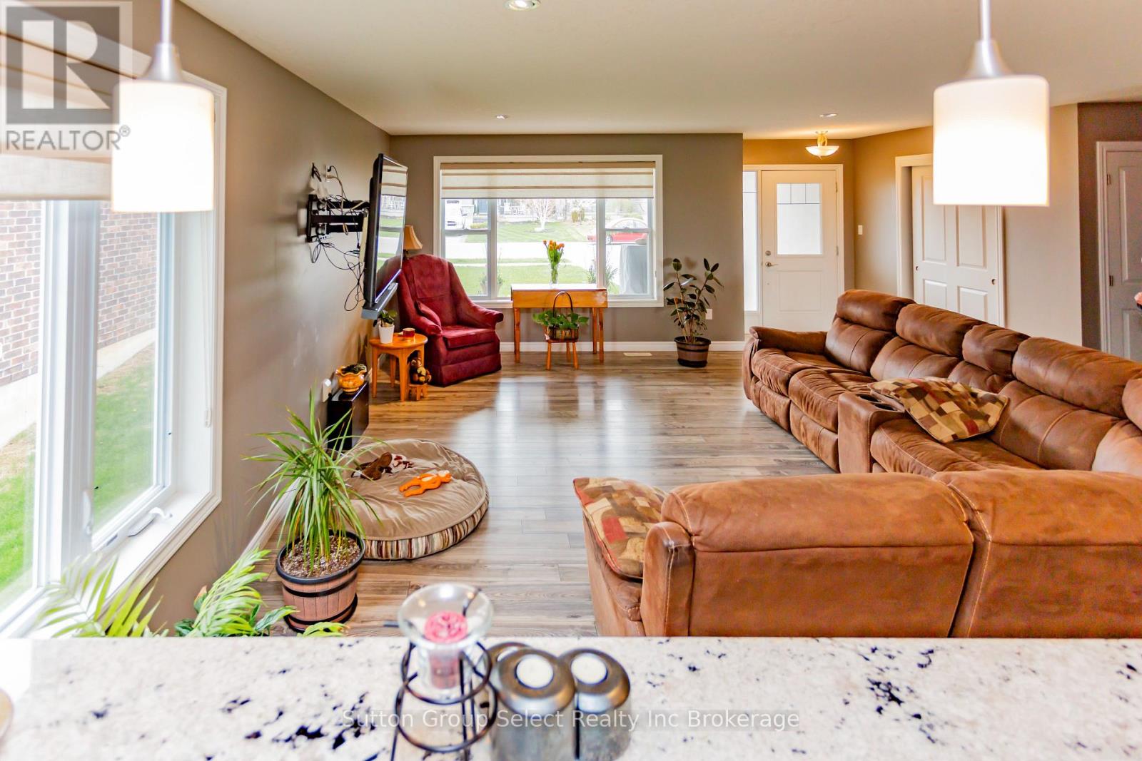 86 WALKER ROAD - 9