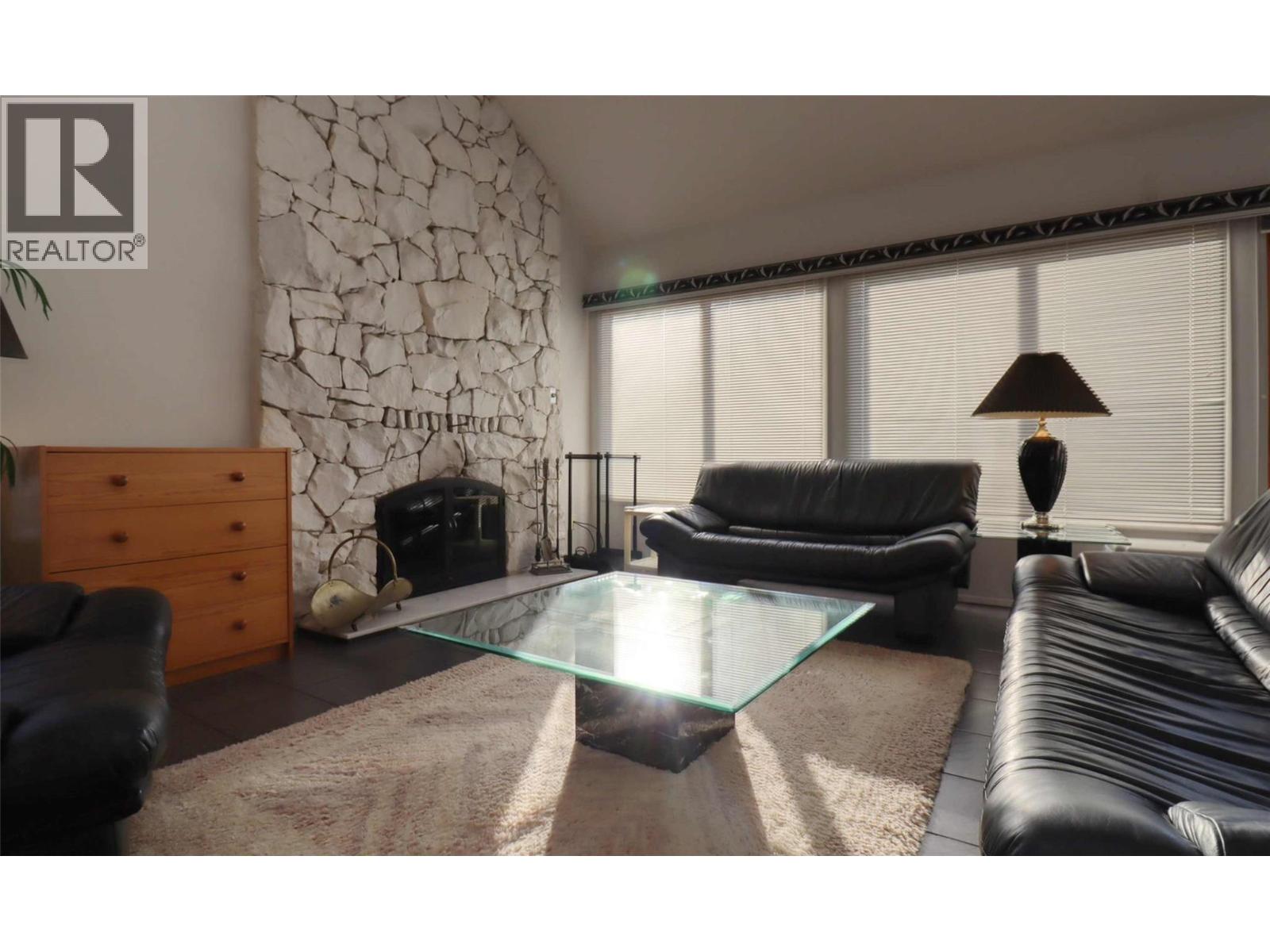 6884 Squilax-Anglemont Road - 19